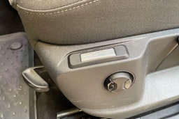 punainen Volkswagen Caddy Maxi 2023 kuva 21.