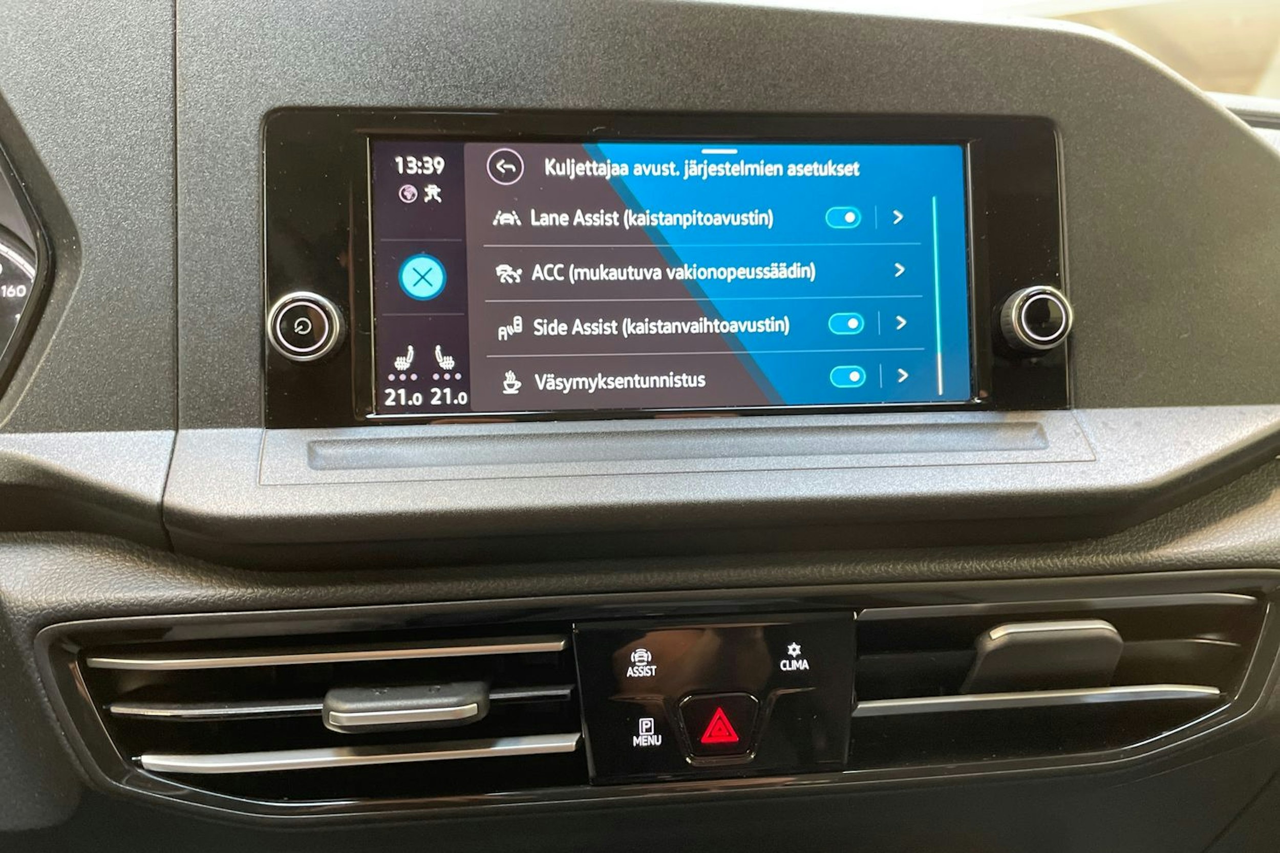 punainen Volkswagen Caddy Maxi 2023 kuva 25.