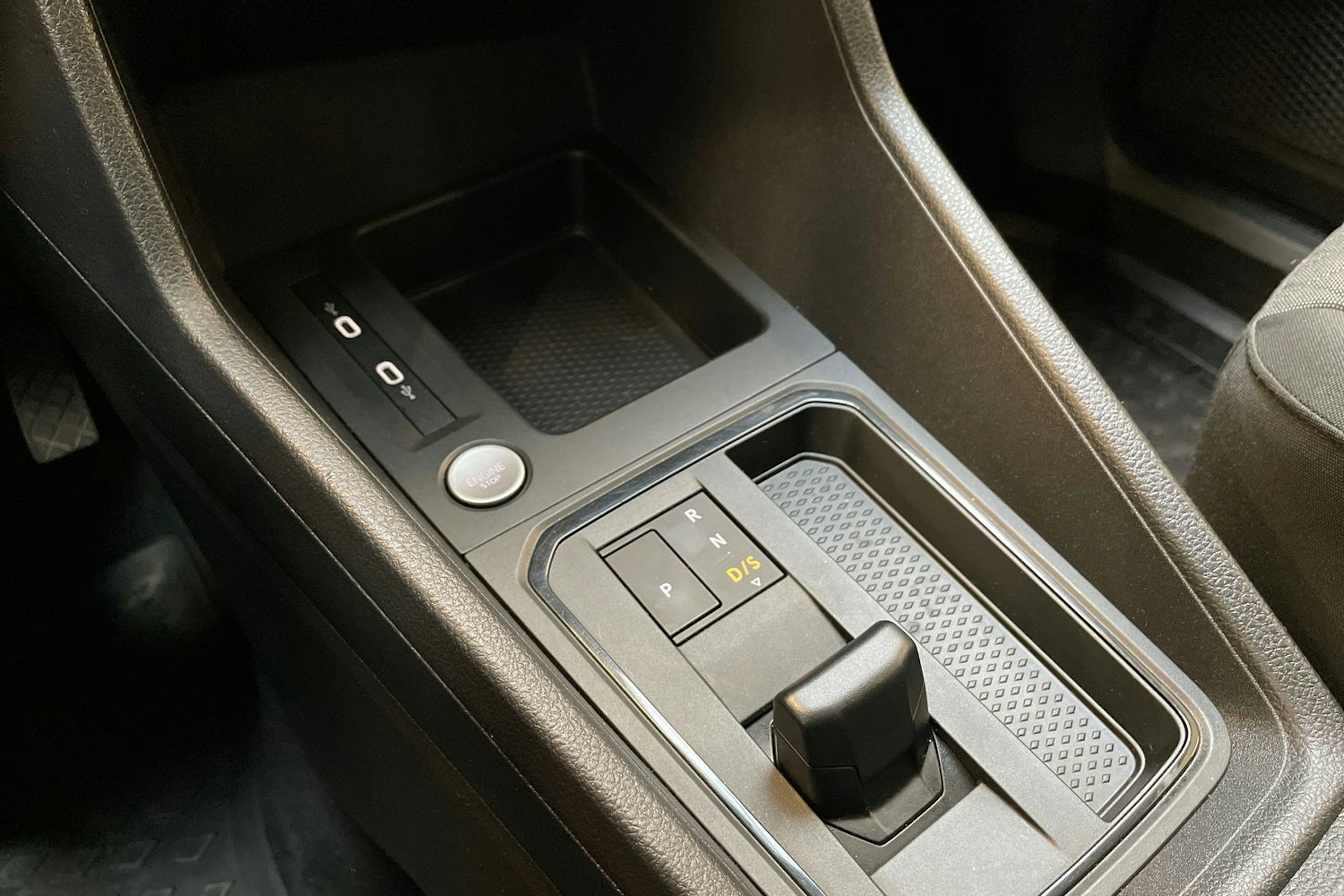 punainen Volkswagen Caddy Maxi 2023 kuva 26.