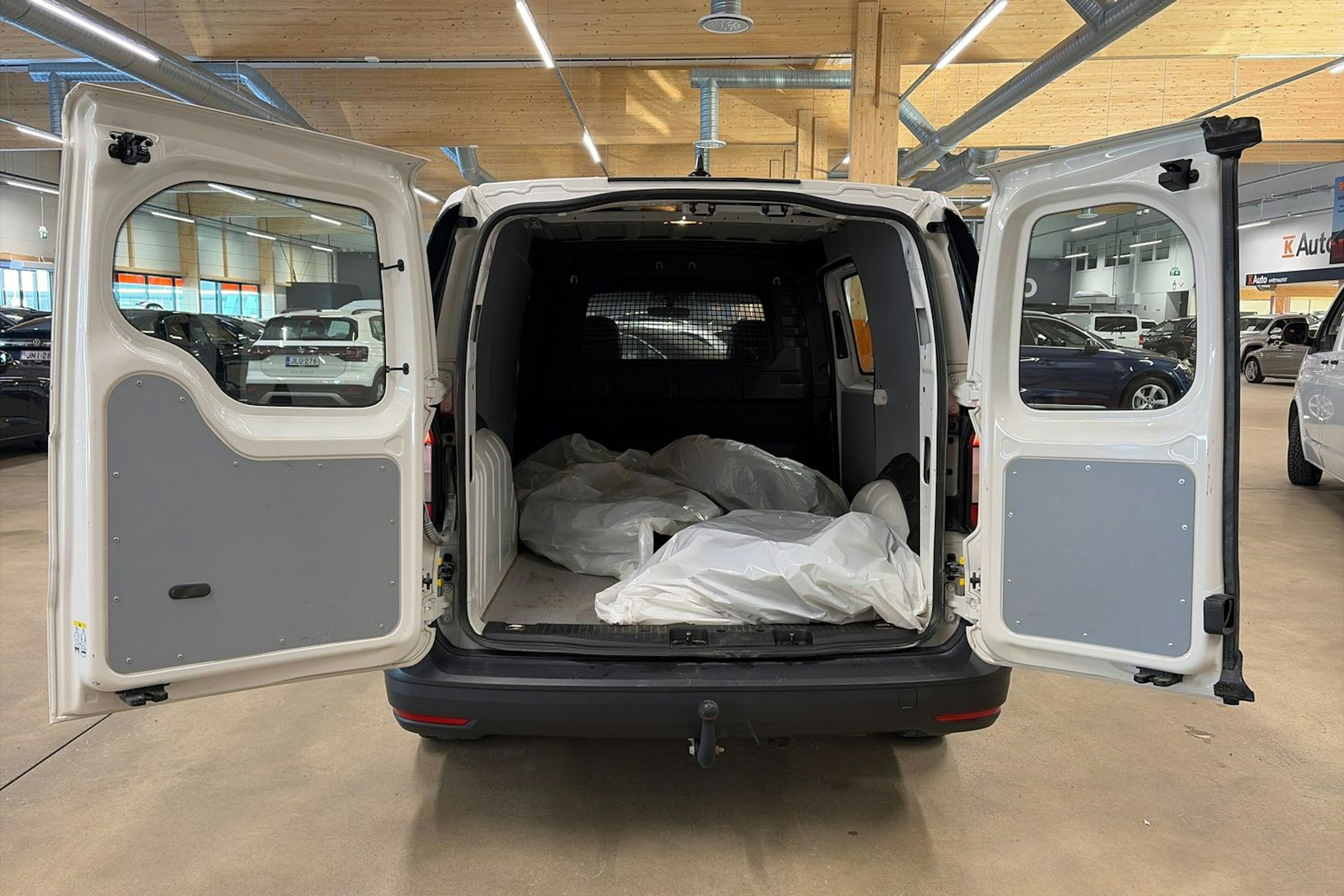 valkoinen Volkswagen Caddy Maxi 2023 kuva 15.