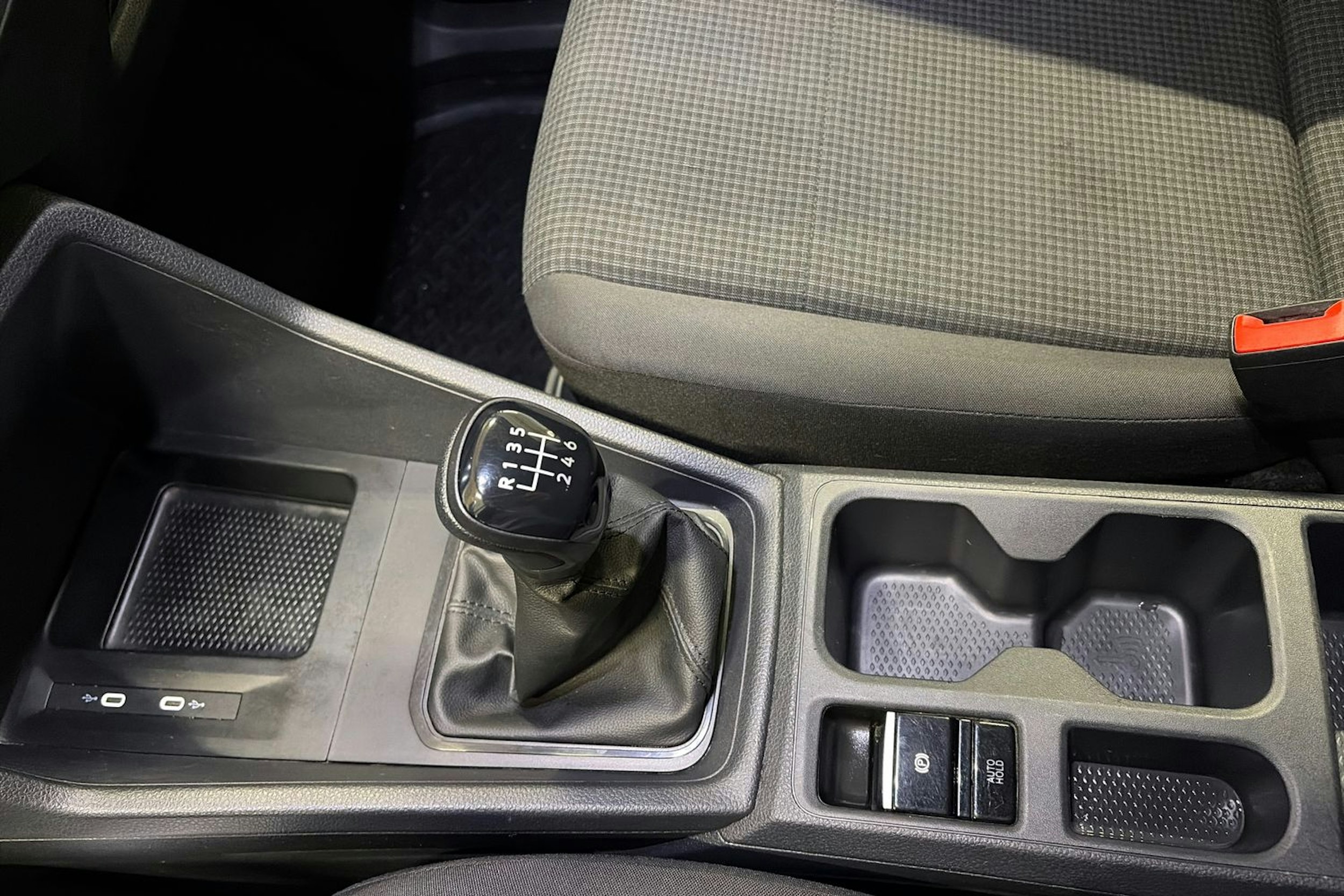 valkoinen Volkswagen Caddy Maxi 2023 kuva 29.