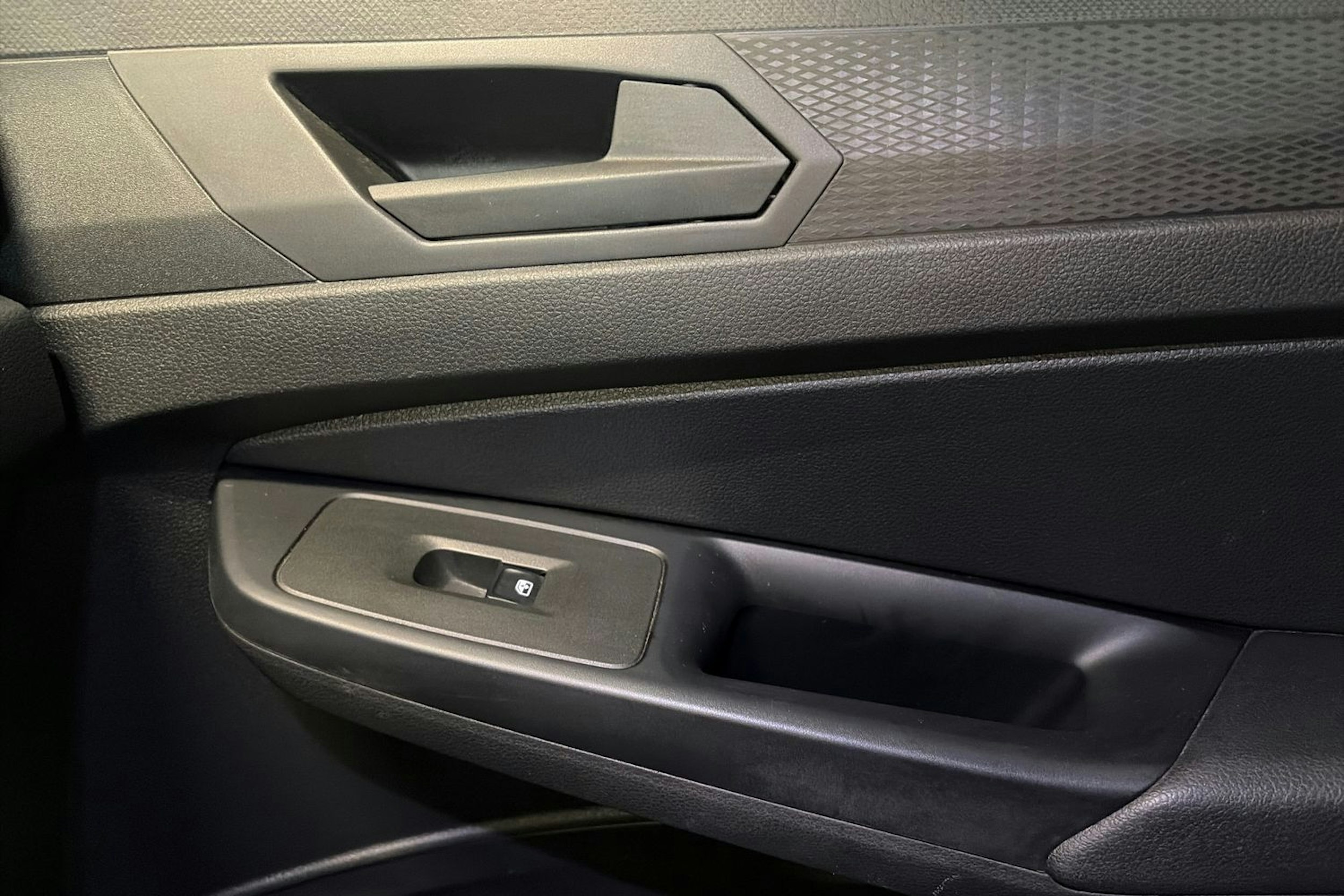 valkoinen Volkswagen Caddy Maxi 2023 kuva 30.