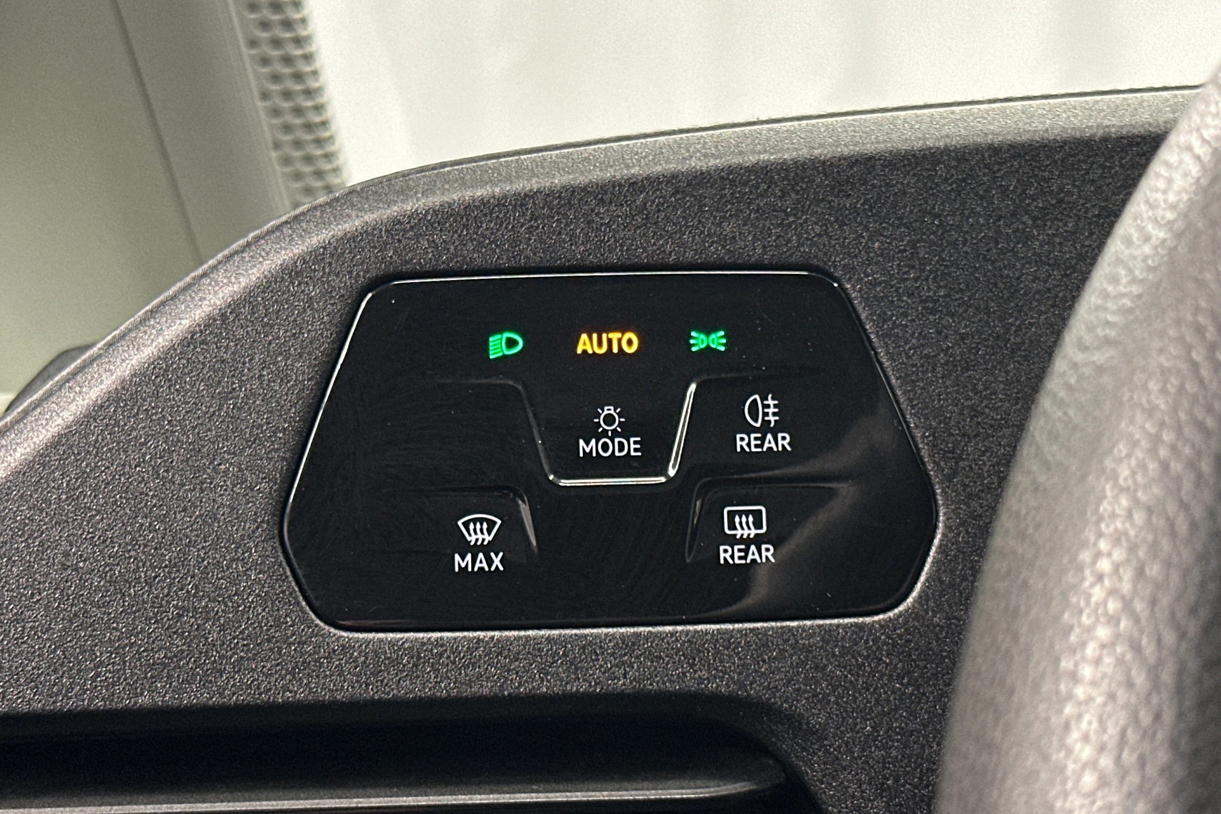 valkoinen Volkswagen Caddy Maxi 2023 kuva 15.