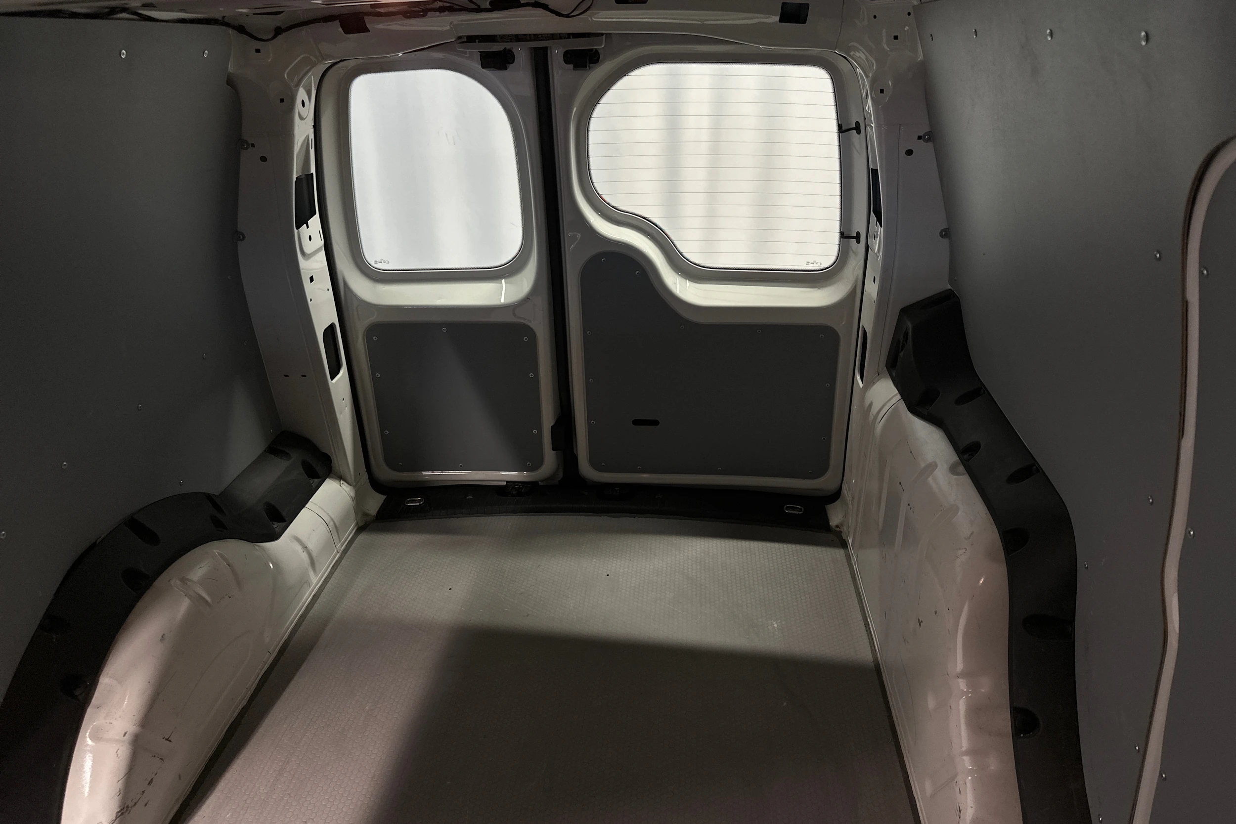 valkoinen Volkswagen Caddy Maxi 2023 kuva 30.