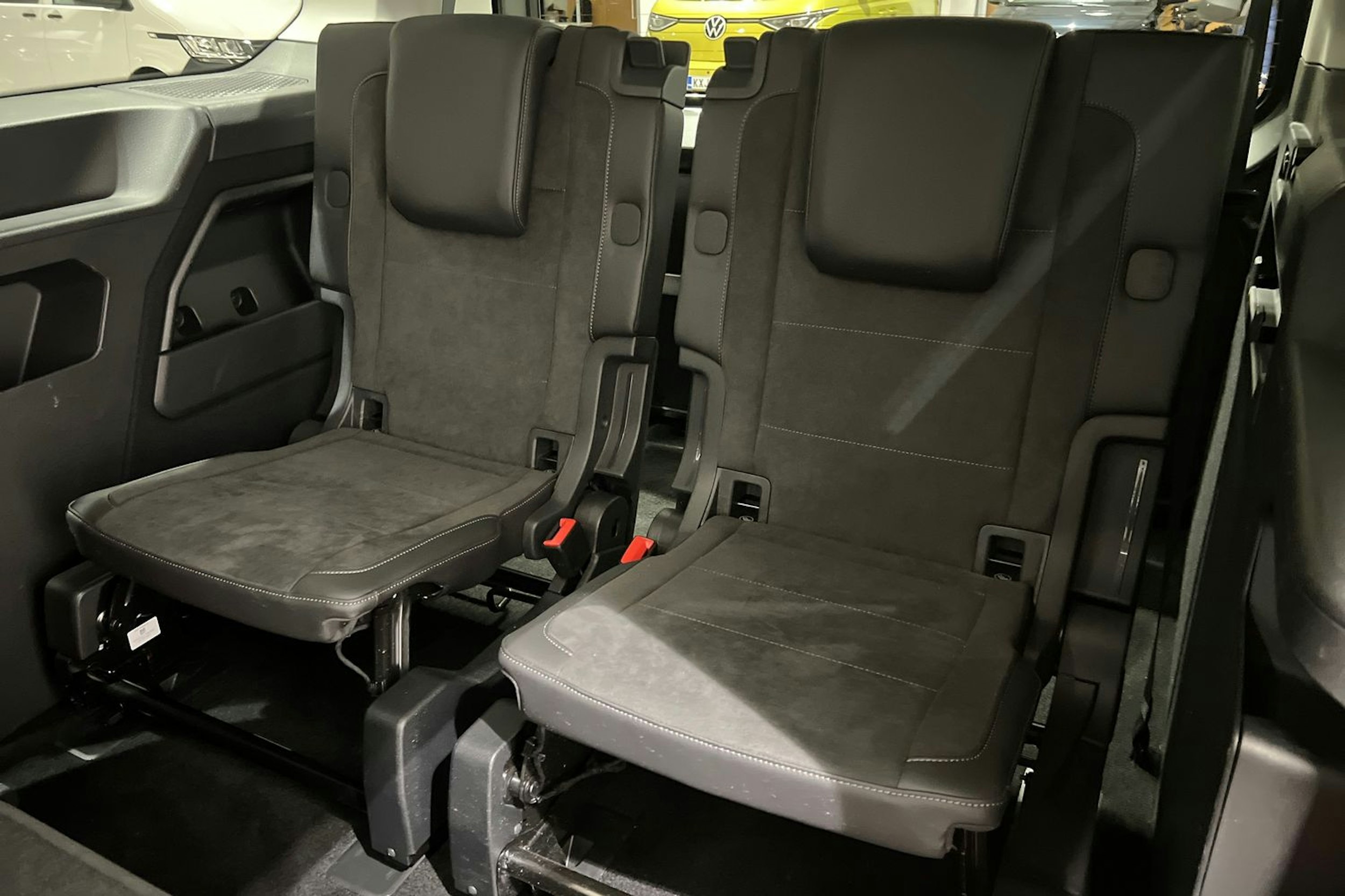 Harmaa Volkswagen Caddy Maxi 2023 kuva 27.