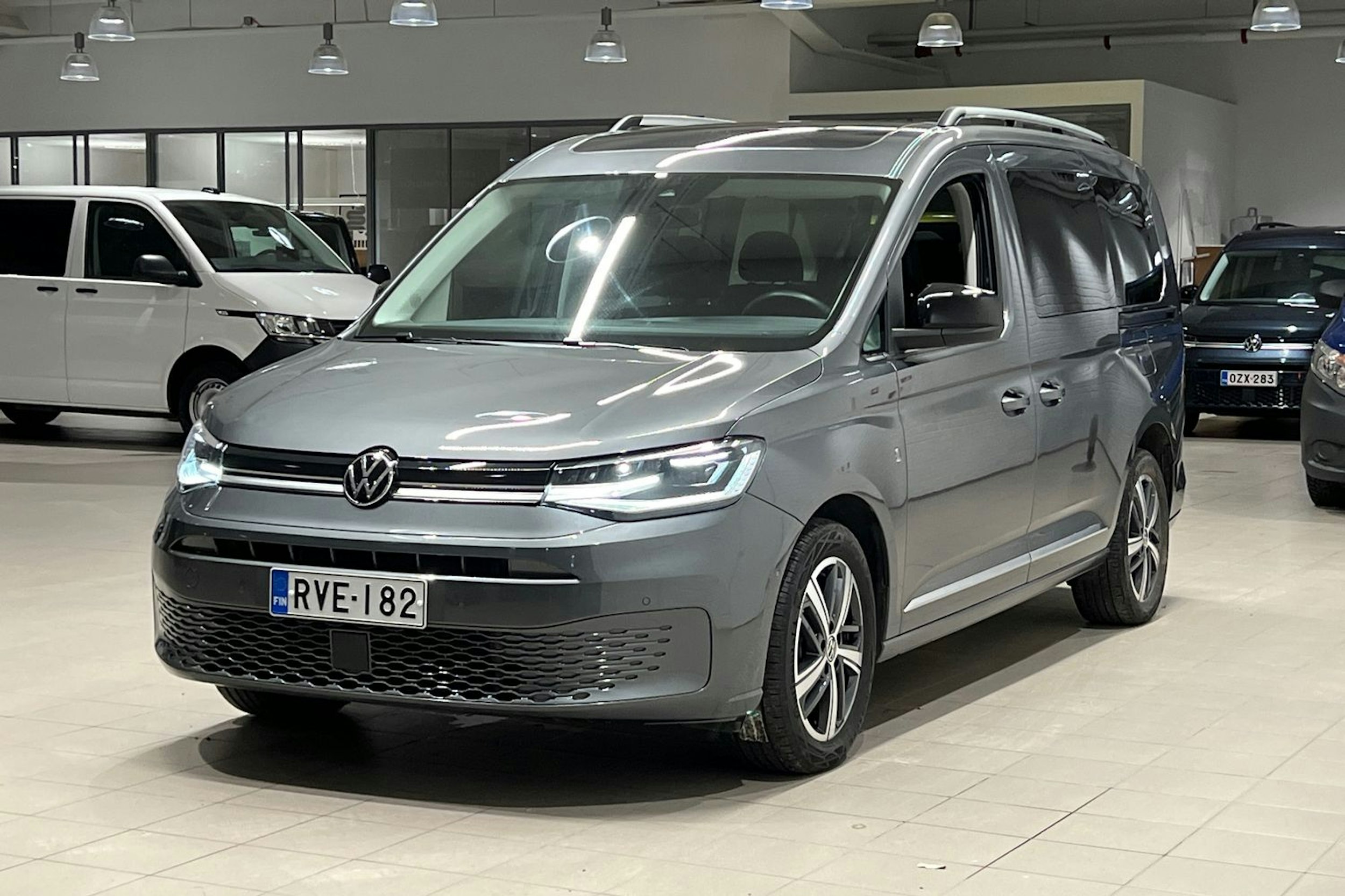 Harmaa Volkswagen Caddy Maxi 2023 kuva 31.