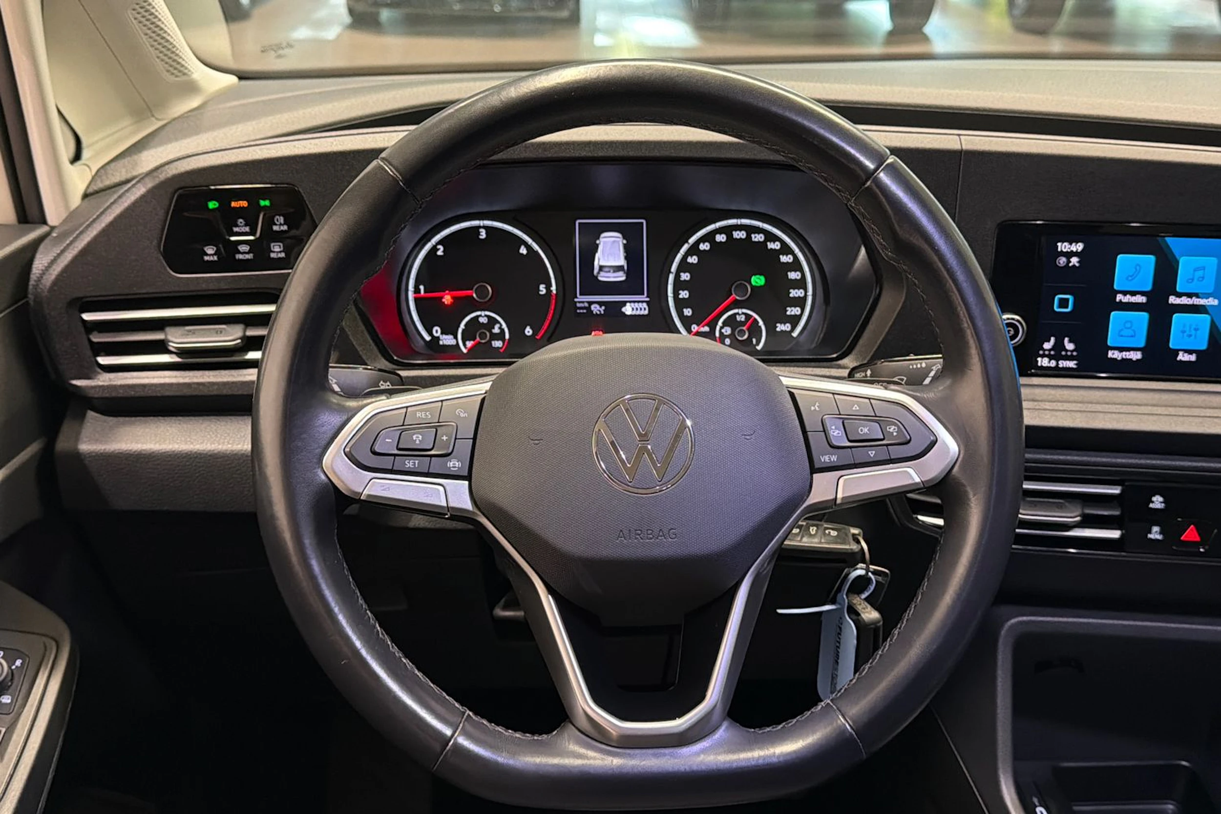 Valkoinen Volkswagen Caddy Maxi 2023 kuva 15.