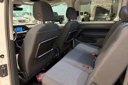 Valkoinen Volkswagen Caddy Maxi 2023 kuva 16.