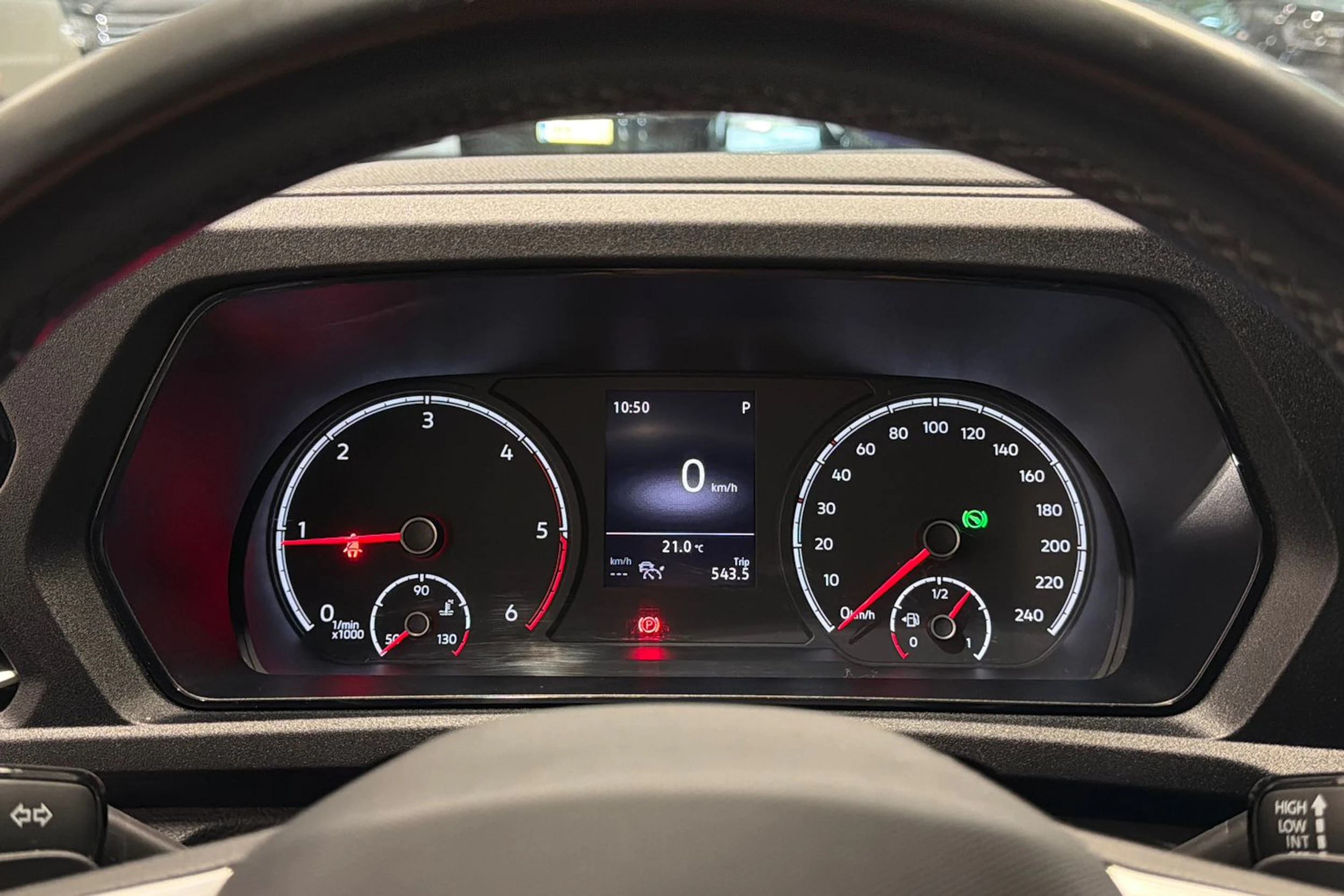 Valkoinen Volkswagen Caddy Maxi 2023 kuva 20.