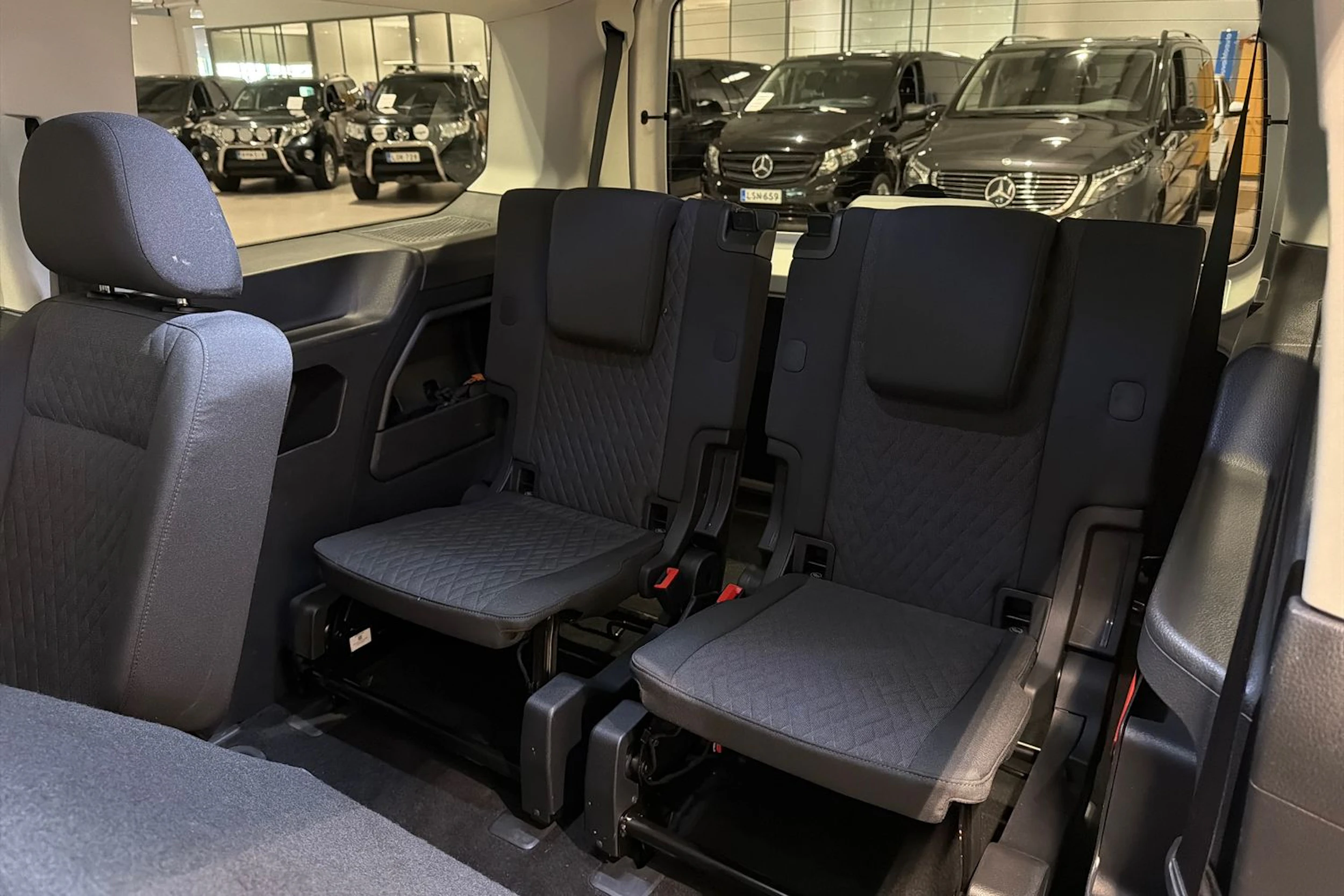 Valkoinen Volkswagen Caddy Maxi 2023 kuva 30.