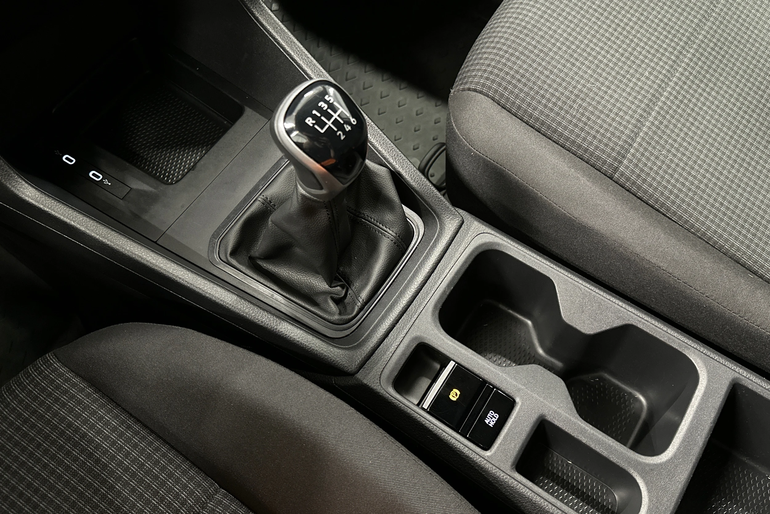 valkoinen Volkswagen Caddy Maxi 2023 kuva 26.