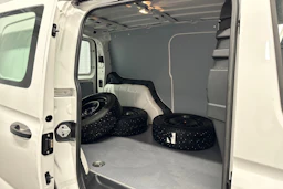 valkoinen Volkswagen Caddy Maxi 2023 kuva 28.