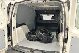 valkoinen Volkswagen Caddy Maxi 2023 kuva 29.