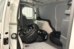 valkoinen Volkswagen Caddy Maxi 2023 kuva 30.