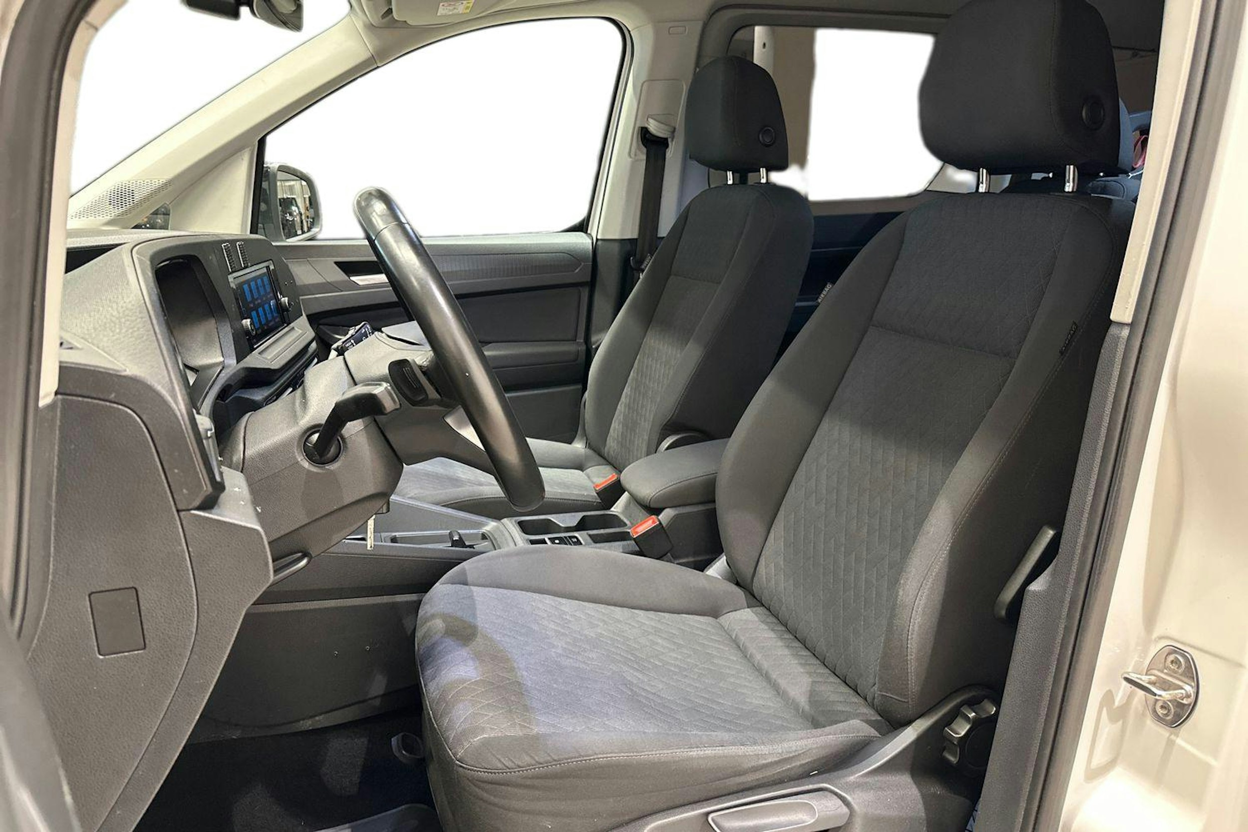 valkoinen Volkswagen Caddy Maxi 2023 kuva 8.