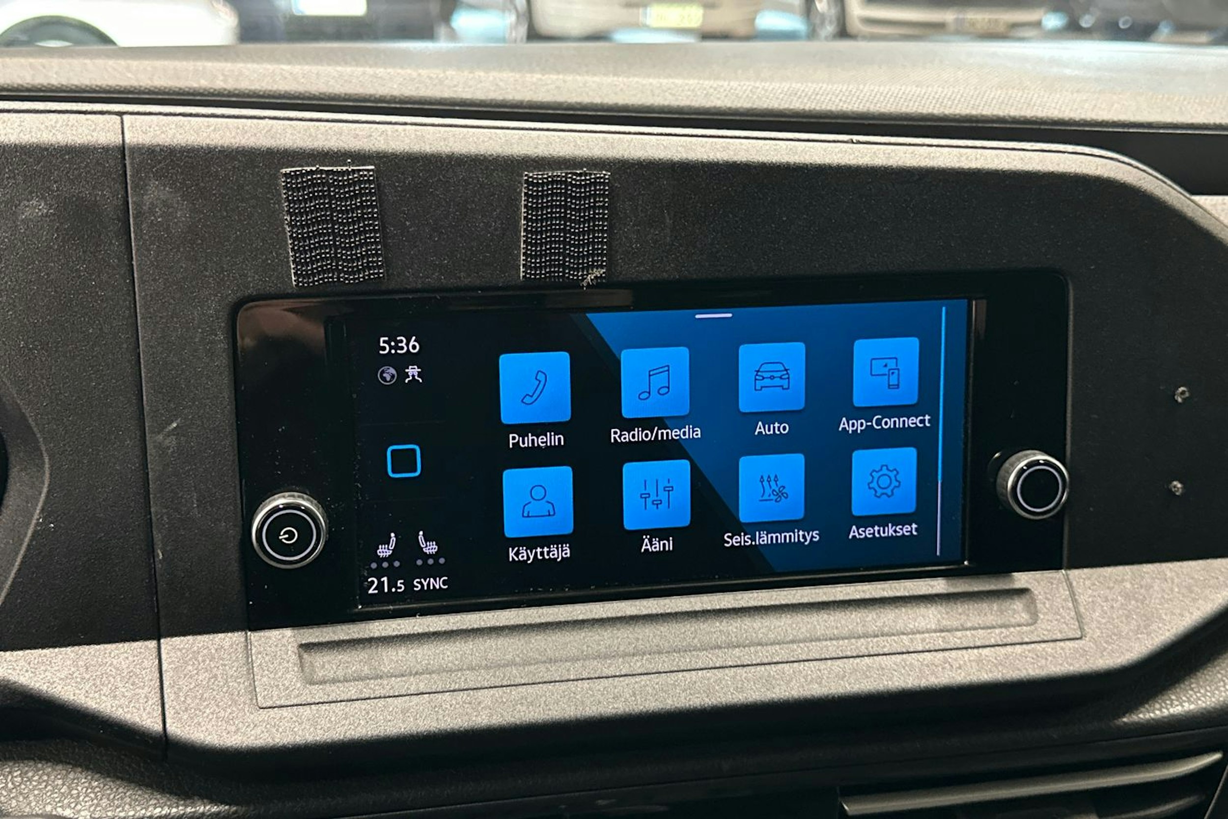 valkoinen Volkswagen Caddy Maxi 2023 kuva 16.