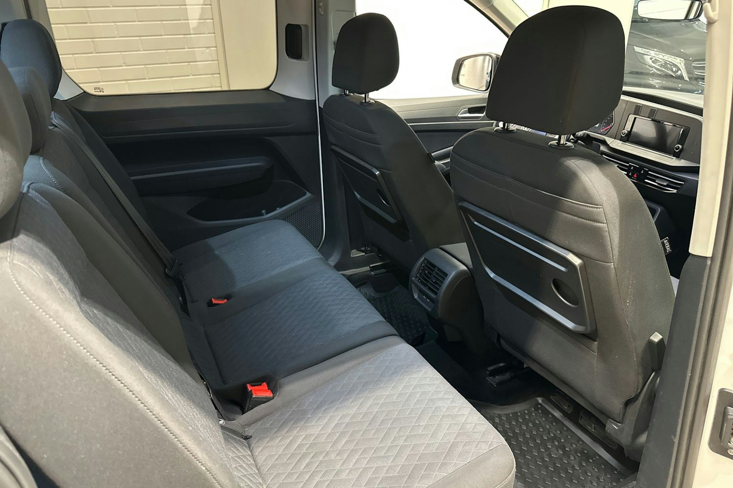 valkoinen Volkswagen Caddy Maxi 2023 kuva 24.