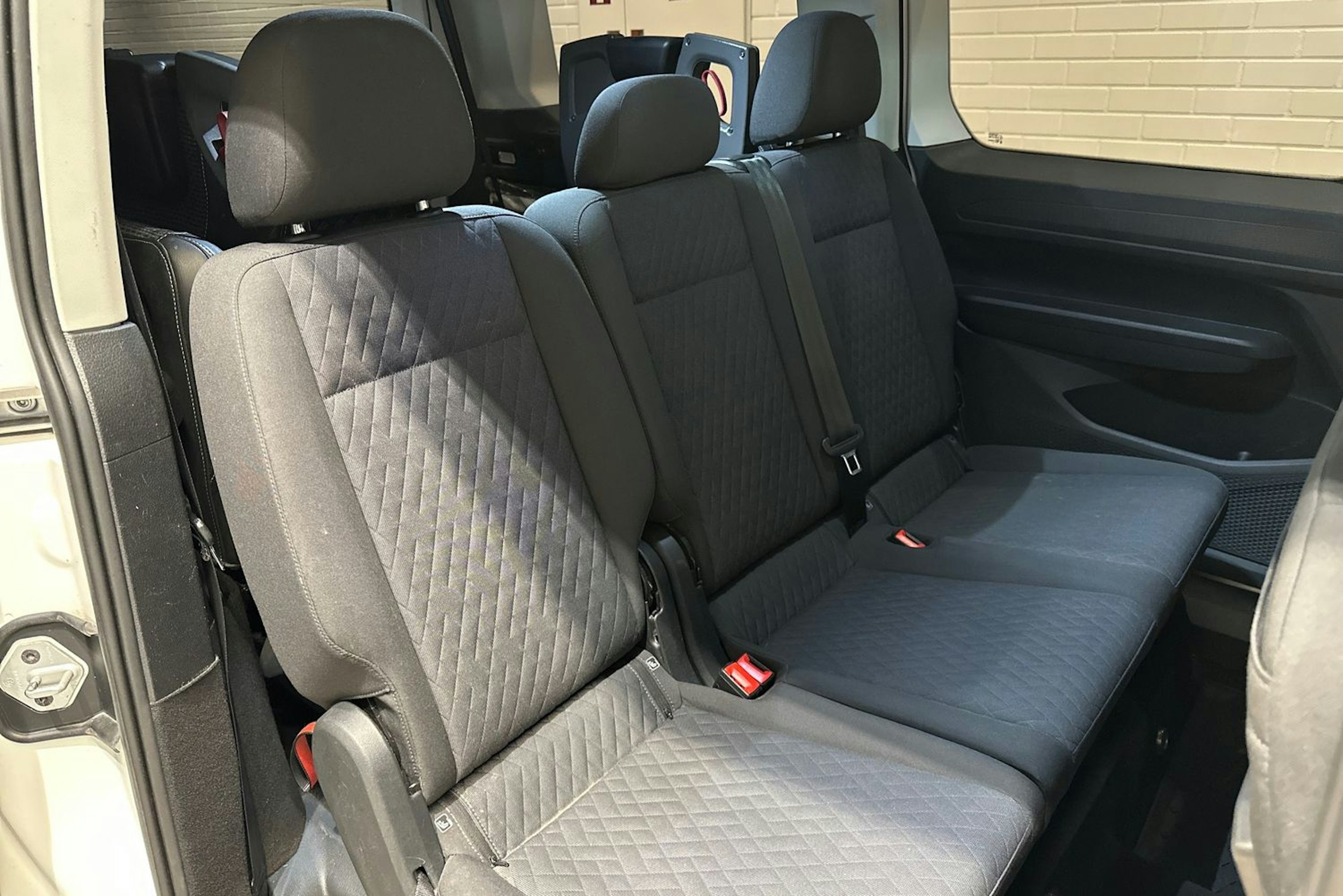 valkoinen Volkswagen Caddy Maxi 2023 kuva 25.