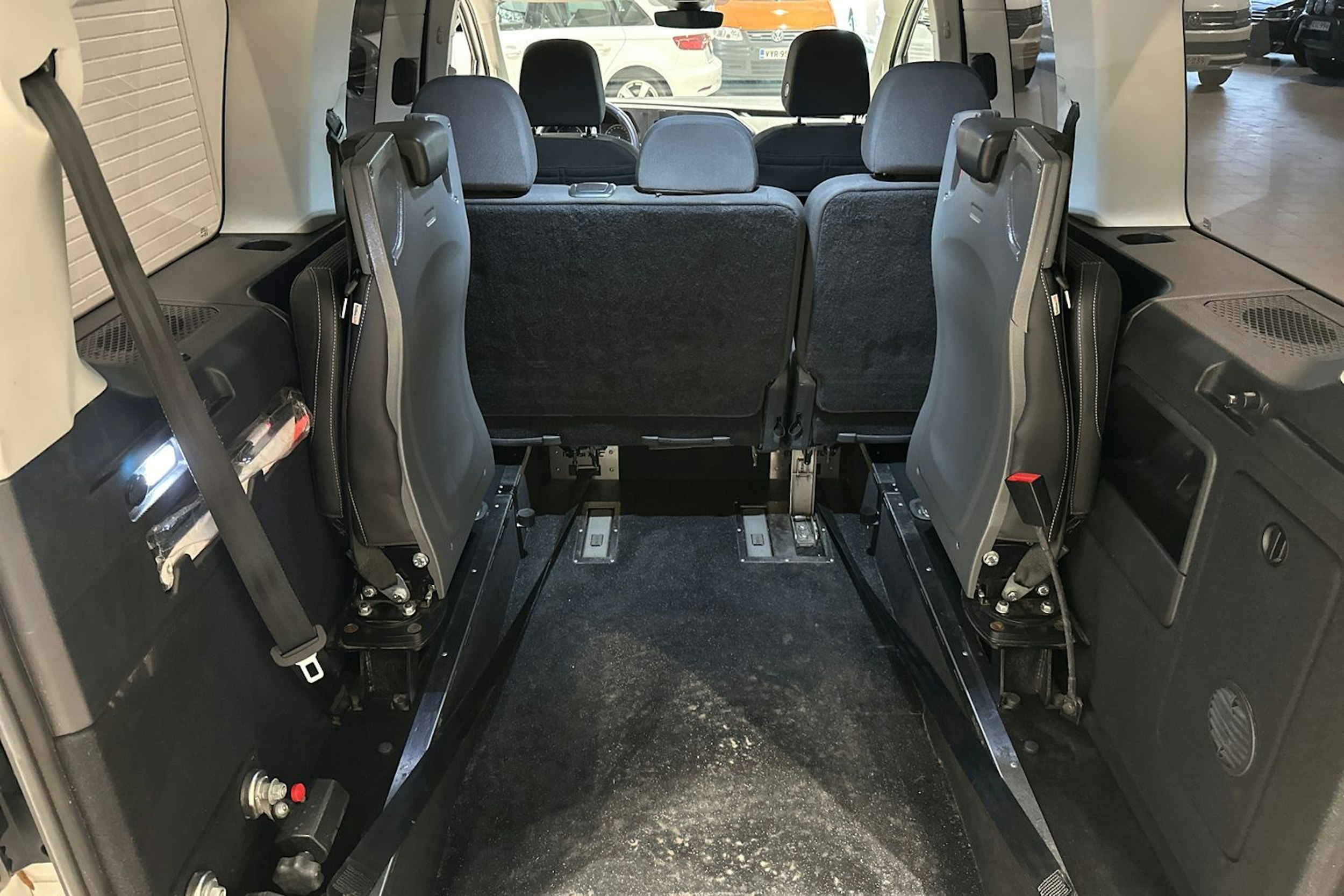 valkoinen Volkswagen Caddy Maxi 2023 kuva 28.