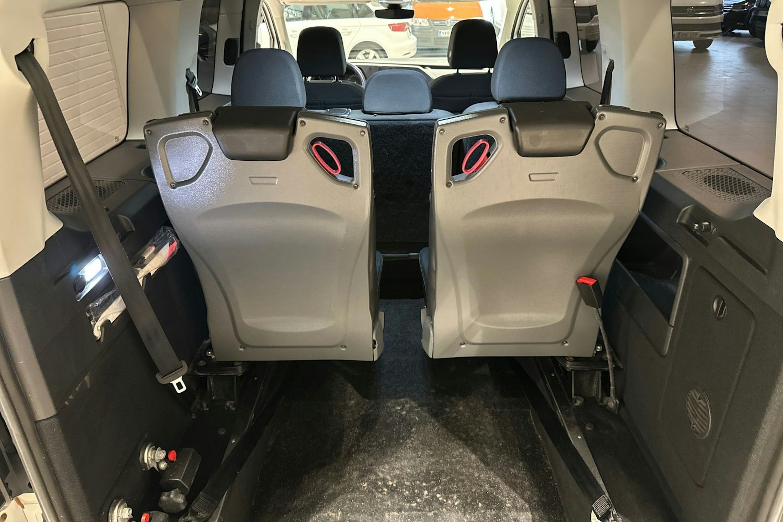 valkoinen Volkswagen Caddy Maxi 2023 kuva 29.