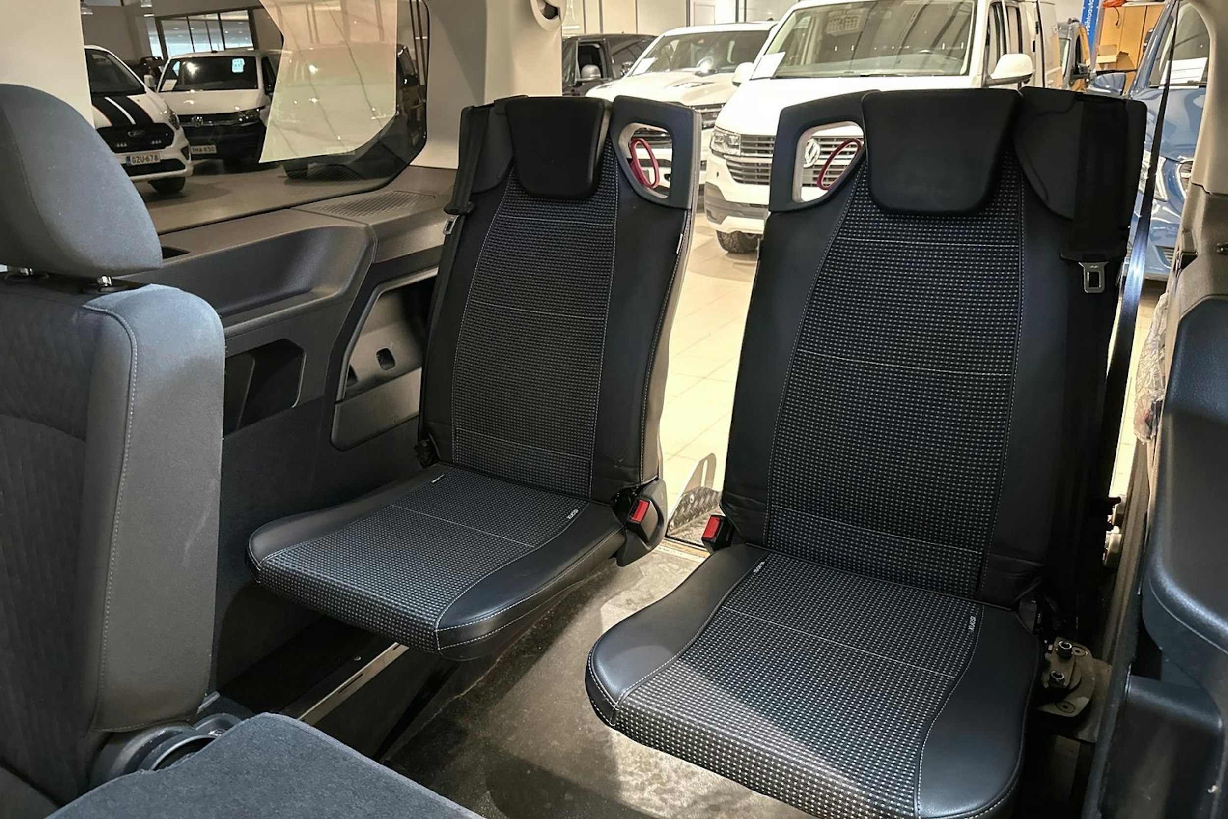 valkoinen Volkswagen Caddy Maxi 2023 kuva 30.