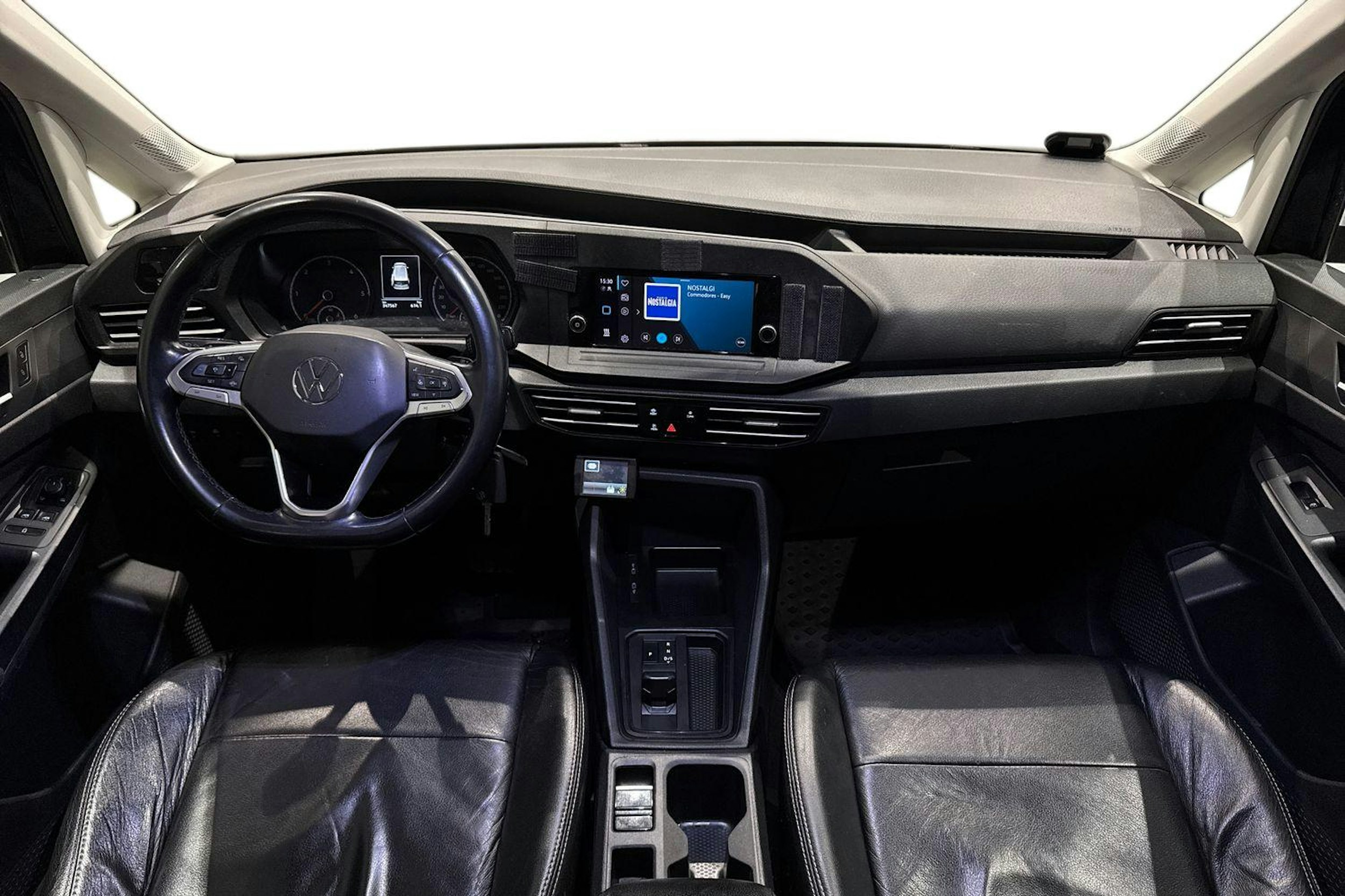 musta Volkswagen Caddy Maxi 2023 kuva 9.