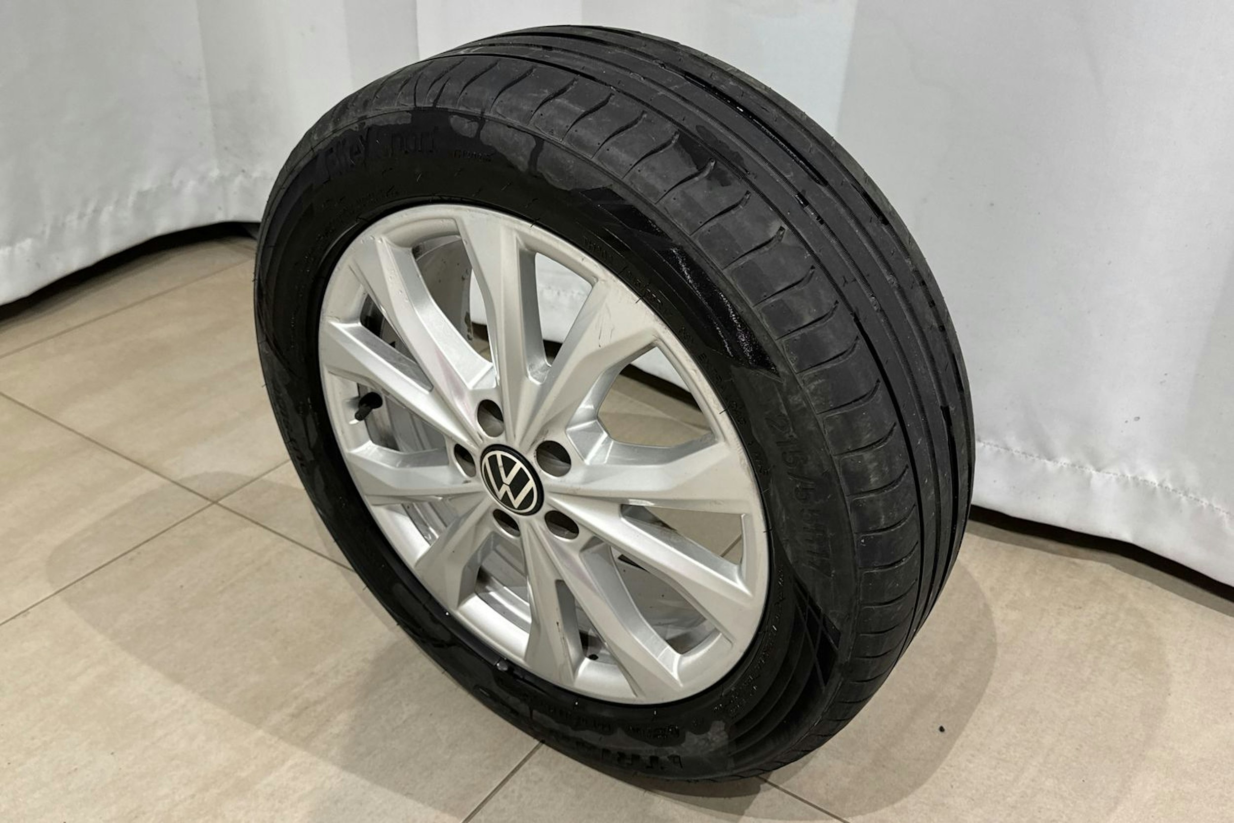 musta Volkswagen Caddy Maxi 2023 kuva 14.