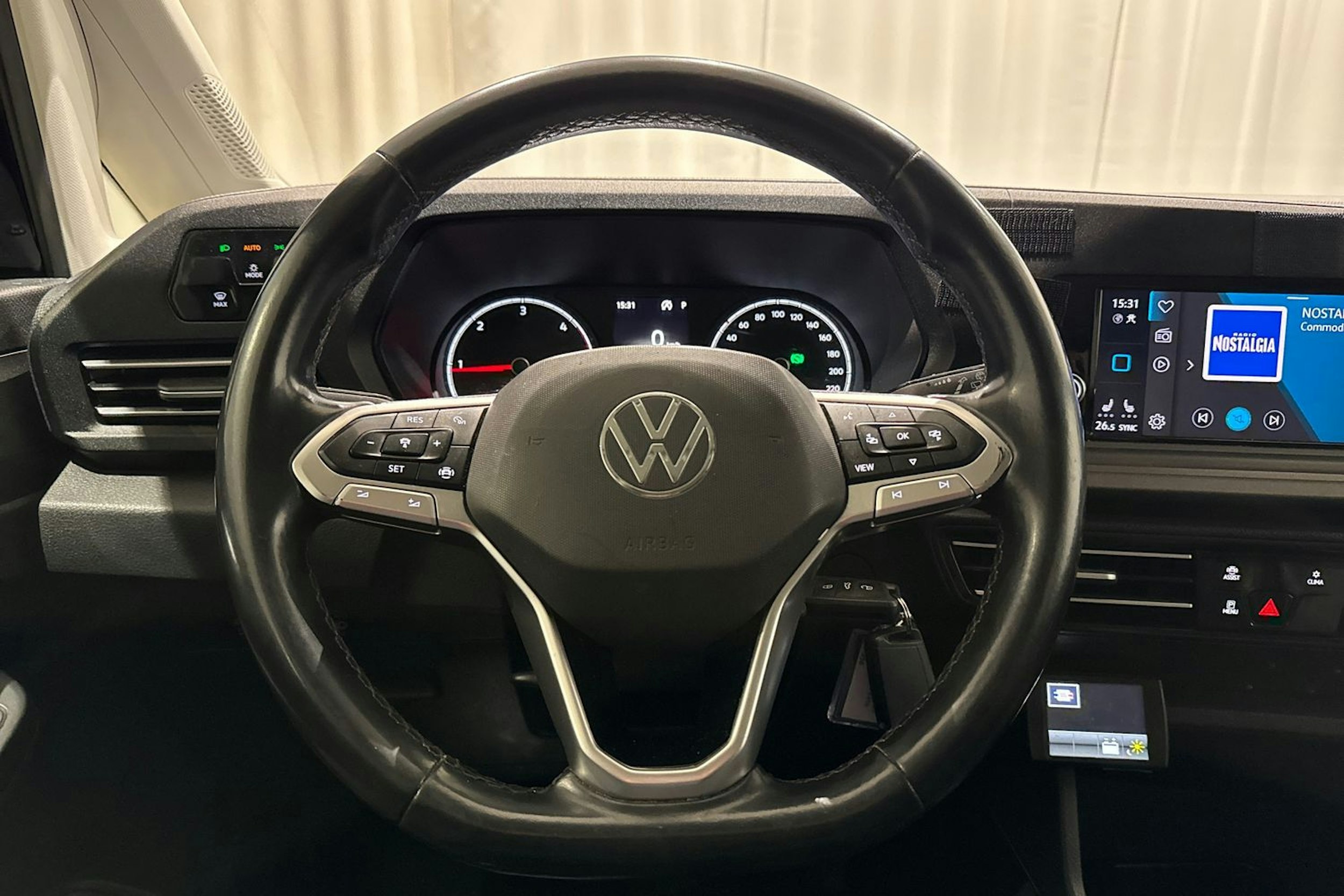 musta Volkswagen Caddy Maxi 2023 kuva 18.