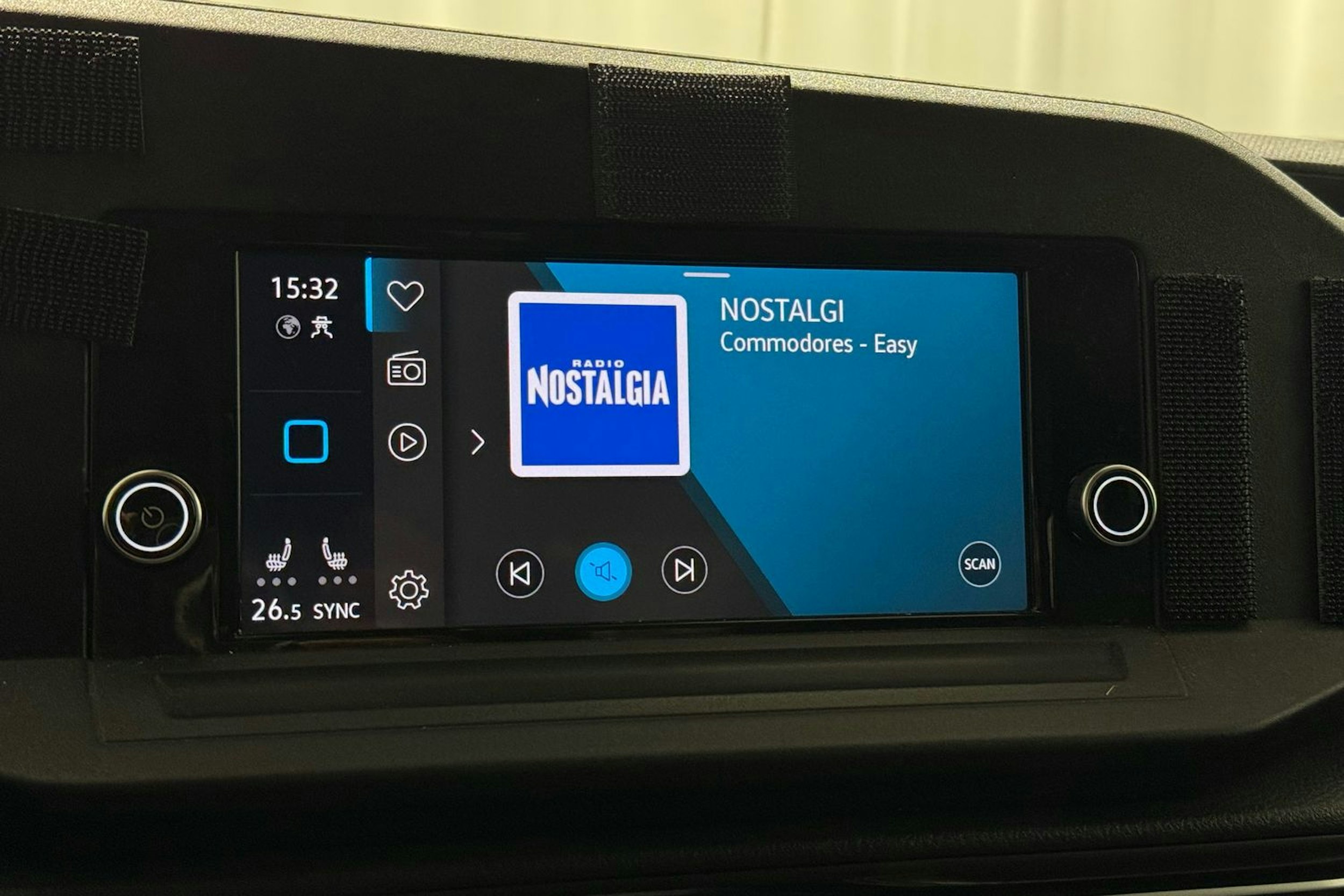 musta Volkswagen Caddy Maxi 2023 kuva 20.