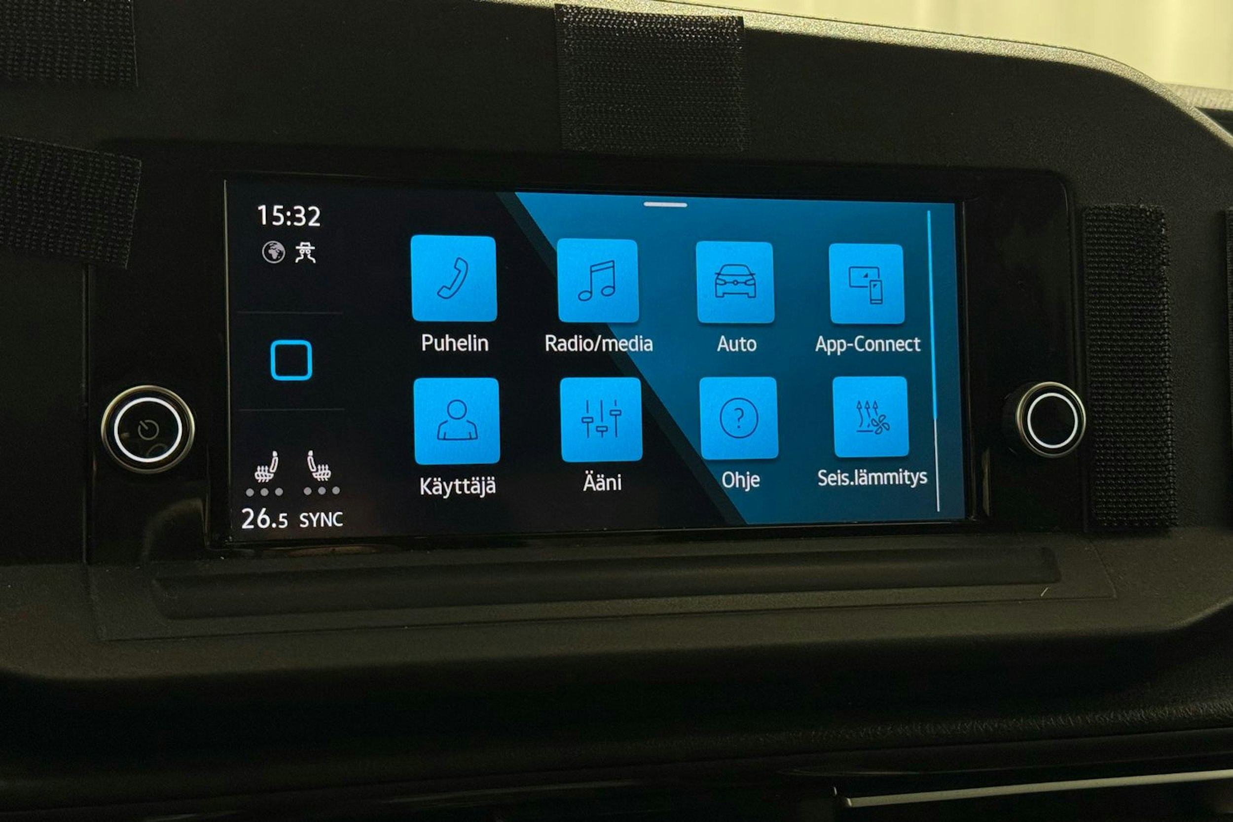 musta Volkswagen Caddy Maxi 2023 kuva 21.