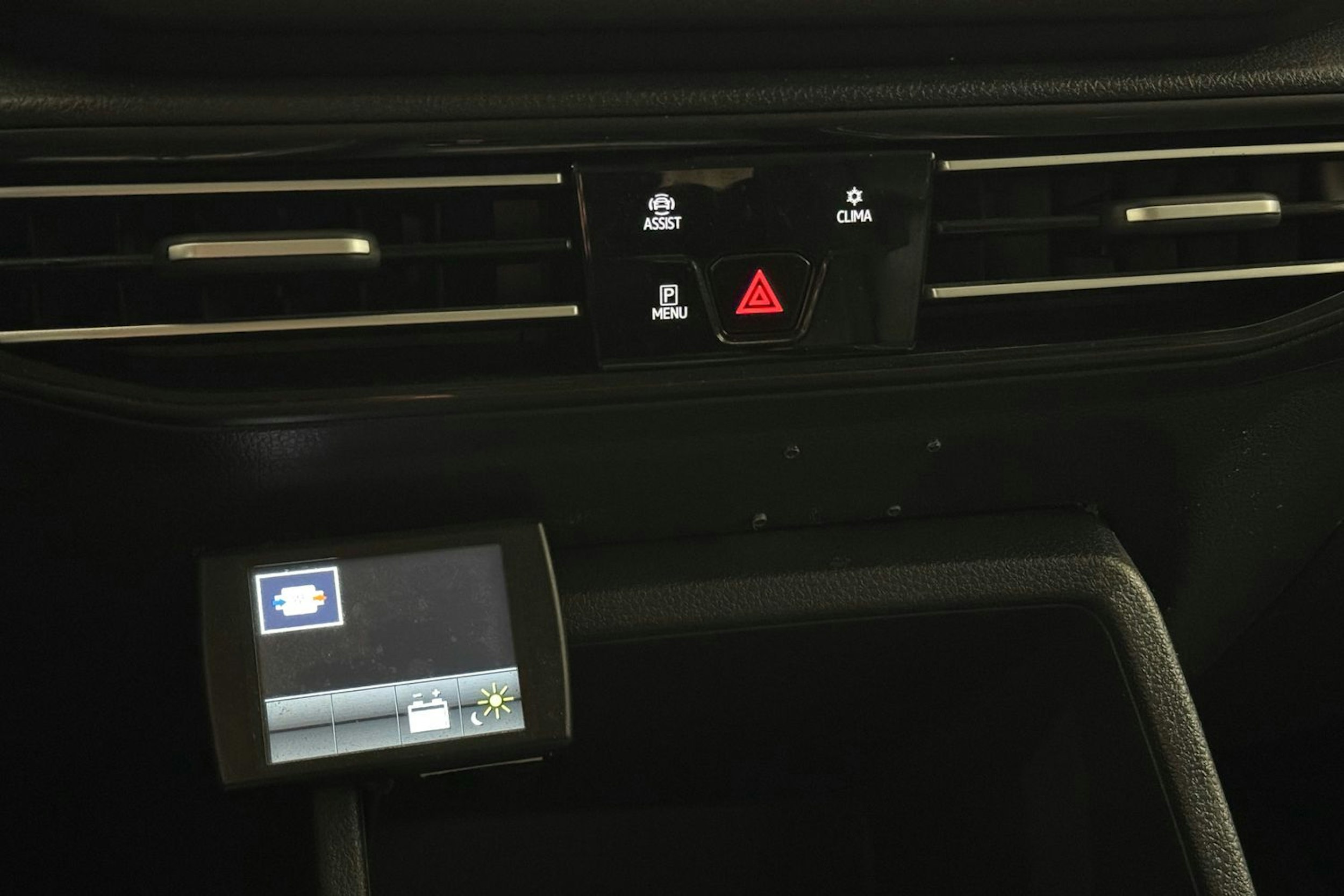 musta Volkswagen Caddy Maxi 2023 kuva 26.