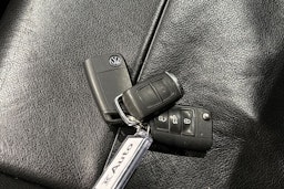 musta Volkswagen Caddy Maxi 2023 kuva 28.