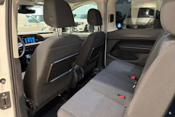 valkoinen Volkswagen Caddy Maxi 2024 kuva 16.