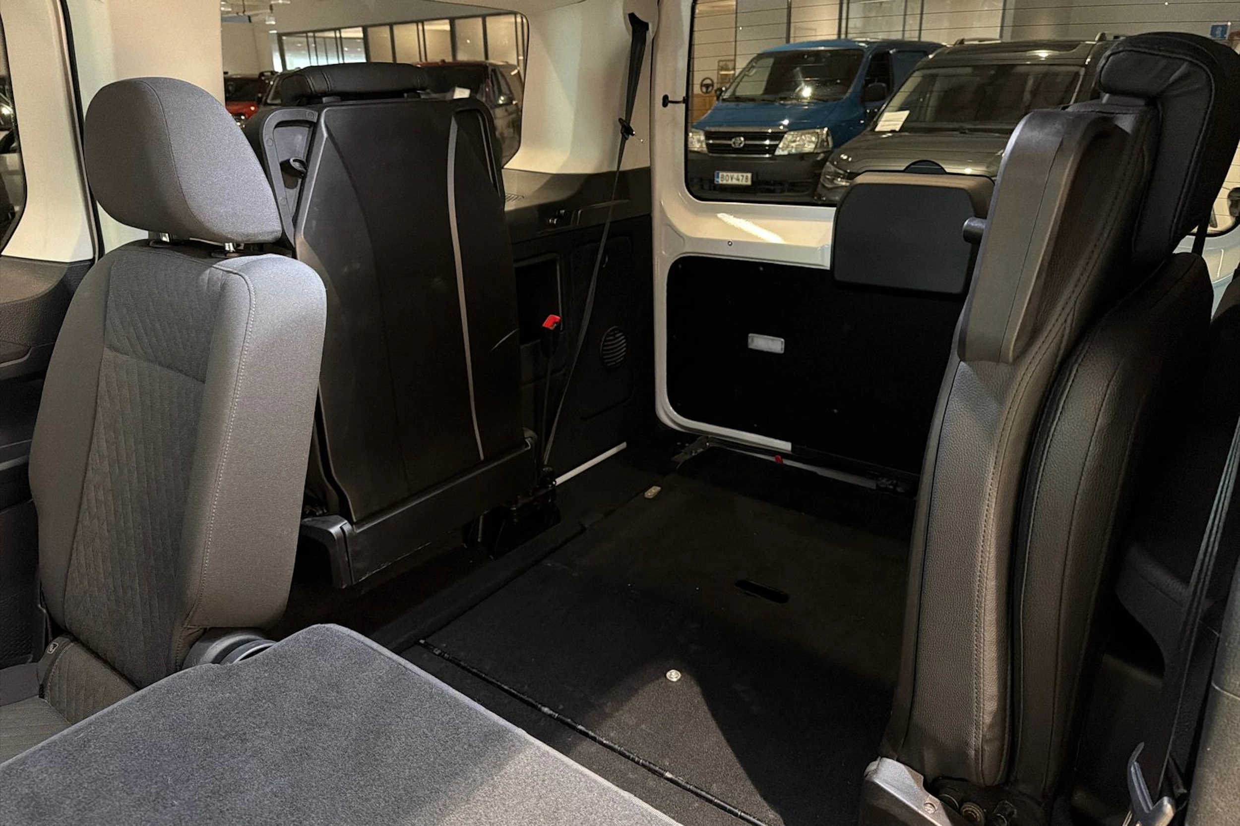 valkoinen Volkswagen Caddy Maxi 2024 kuva 17.