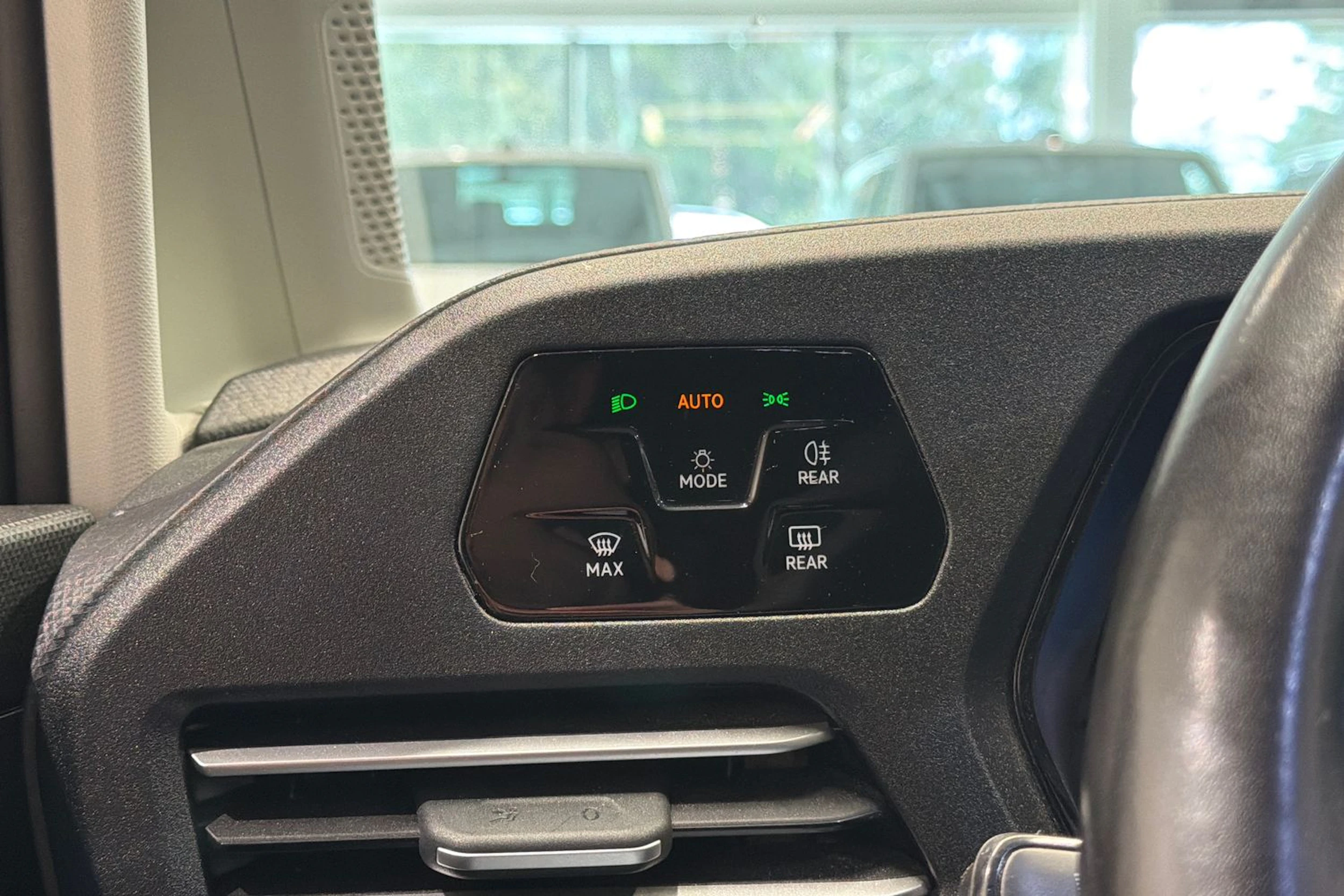 valkoinen Volkswagen Caddy Maxi 2024 kuva 19.