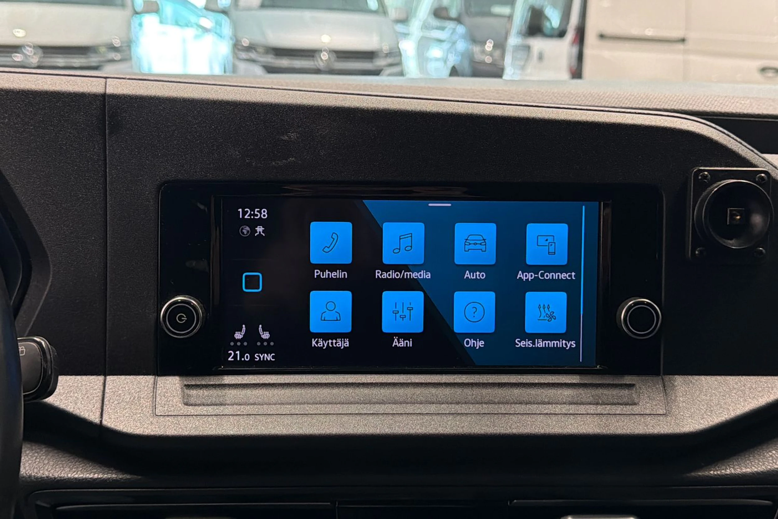 valkoinen Volkswagen Caddy Maxi 2024 kuva 23.