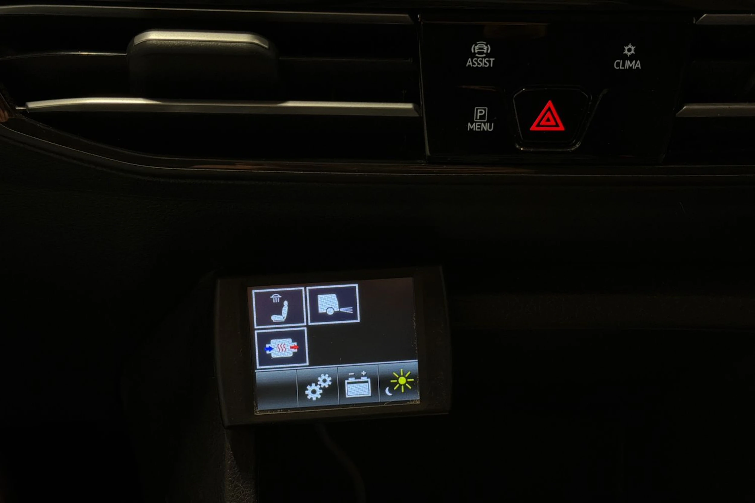 valkoinen Volkswagen Caddy Maxi 2024 kuva 28.