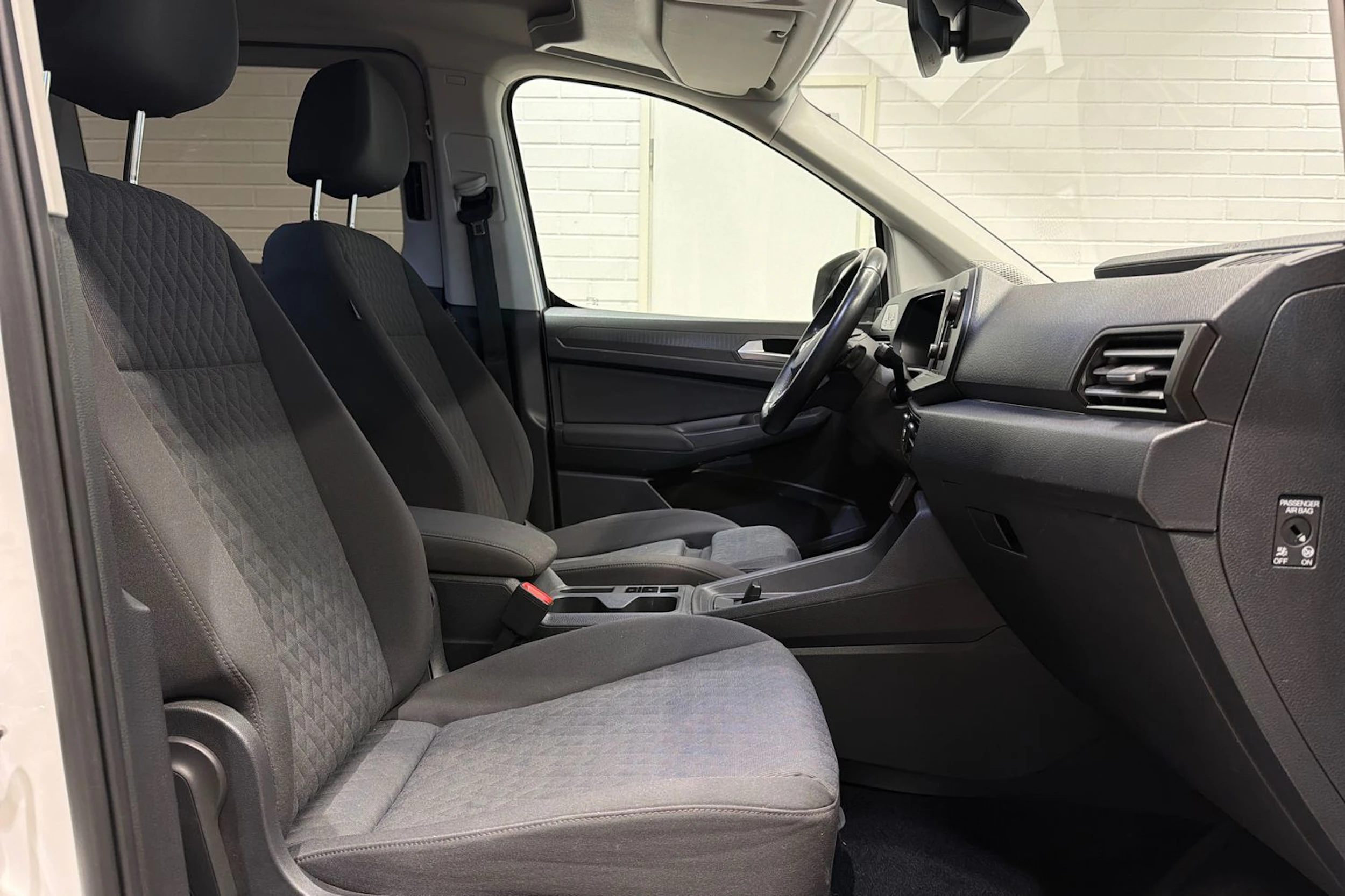 valkoinen Volkswagen Caddy Maxi 2024 kuva 30.