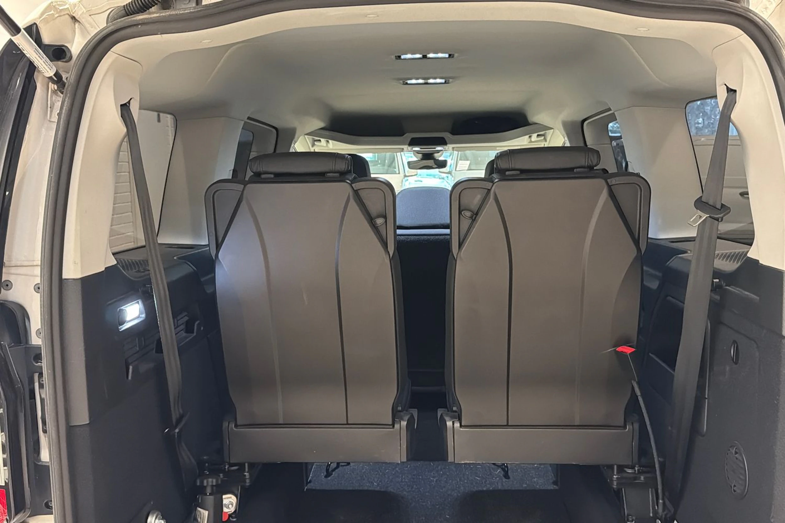 valkoinen Volkswagen Caddy Maxi 2024 kuva 34.