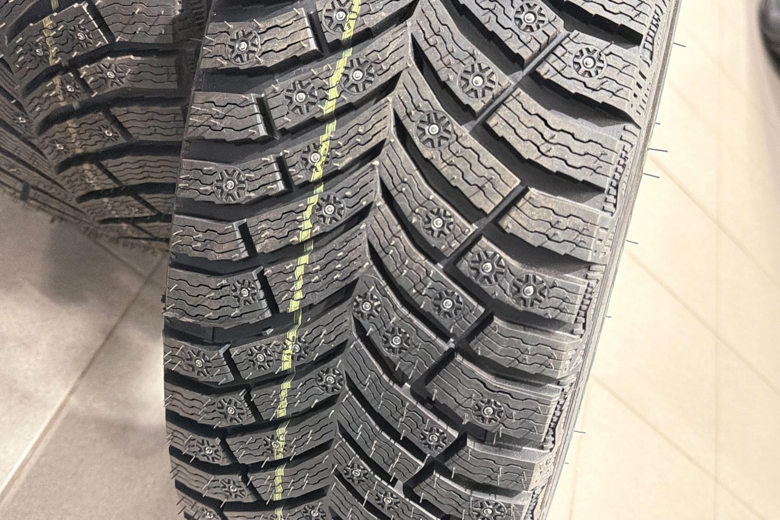 valkoinen Volkswagen Caddy Maxi 2024 kuva 37.