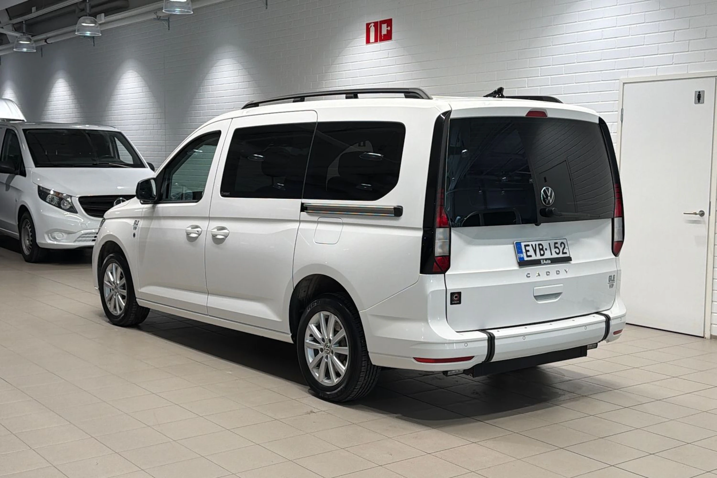 valkoinen Volkswagen Caddy Maxi 2024 kuva 38.