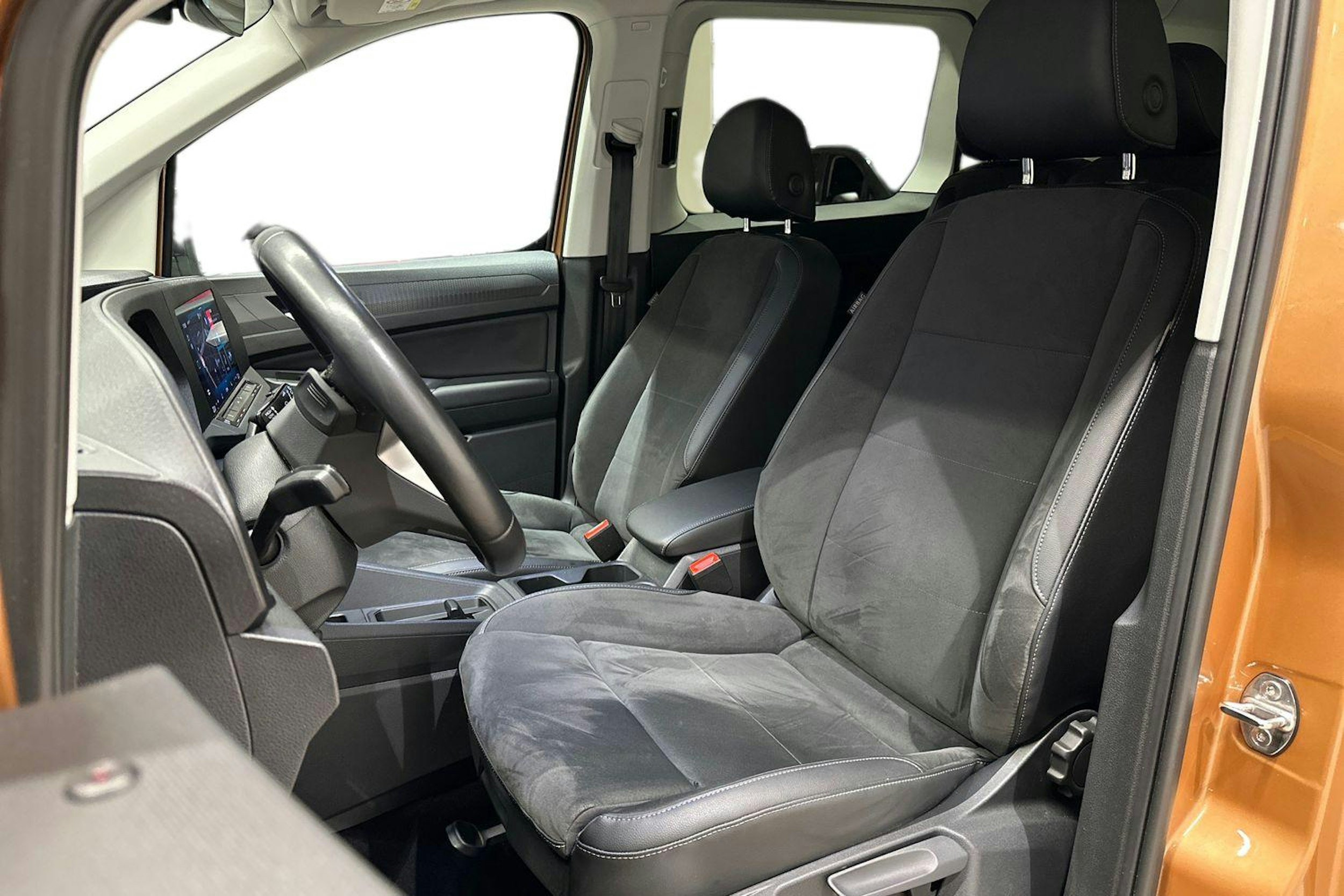 Oranssi Volkswagen Caddy Maxi 2024 kuva 10.