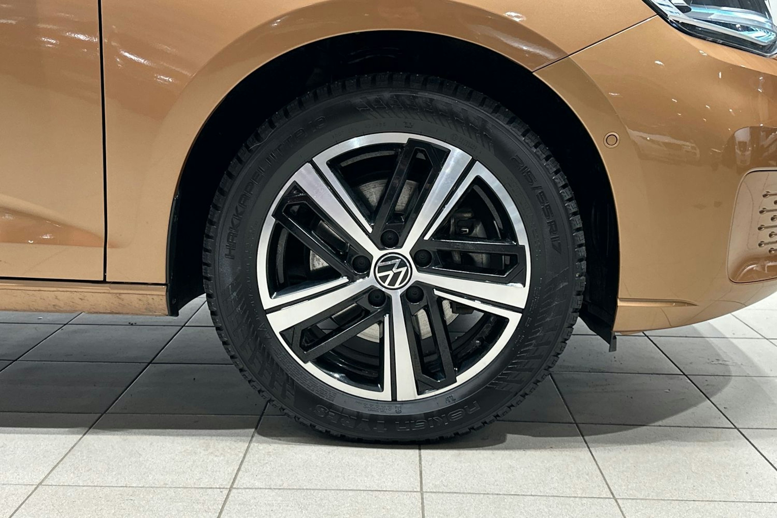 Oranssi Volkswagen Caddy Maxi 2024 kuva 11.
