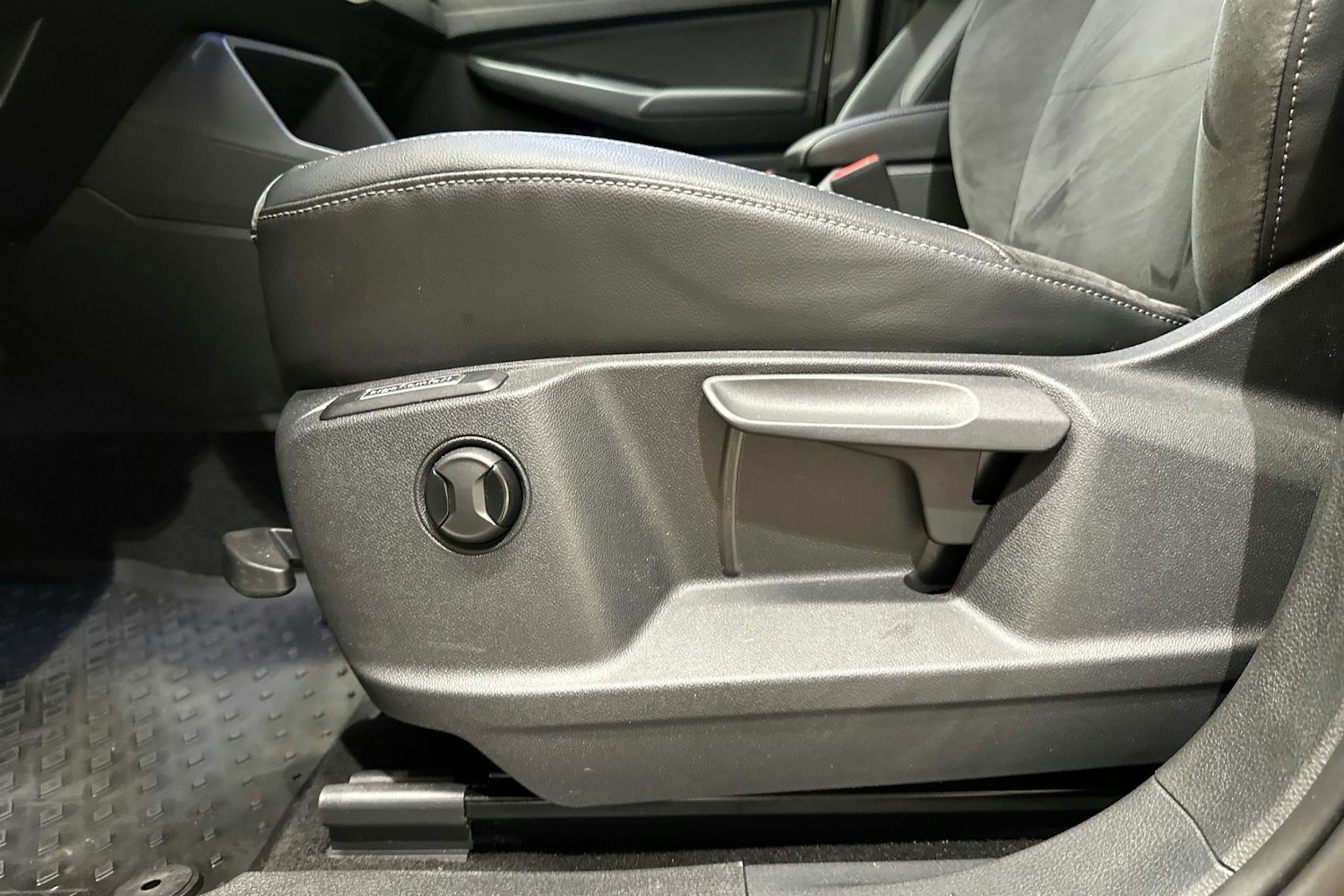 Oranssi Volkswagen Caddy Maxi 2024 kuva 14.