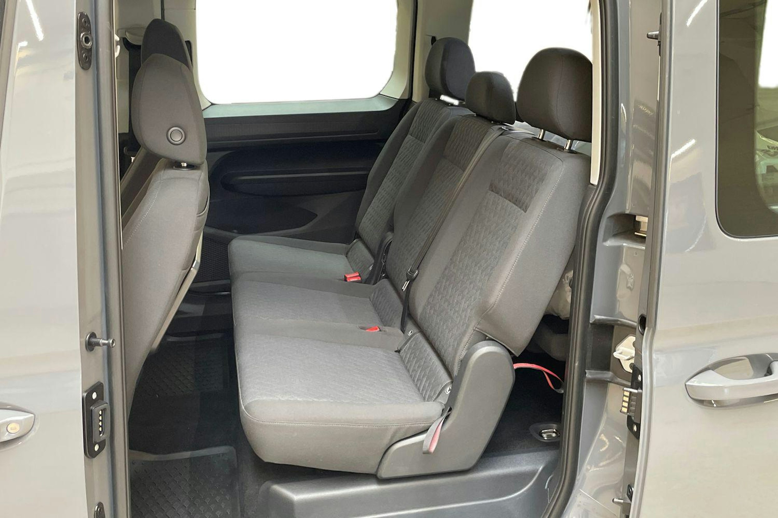 harmaa Volkswagen Caddy Maxi 2024 kuva 10.