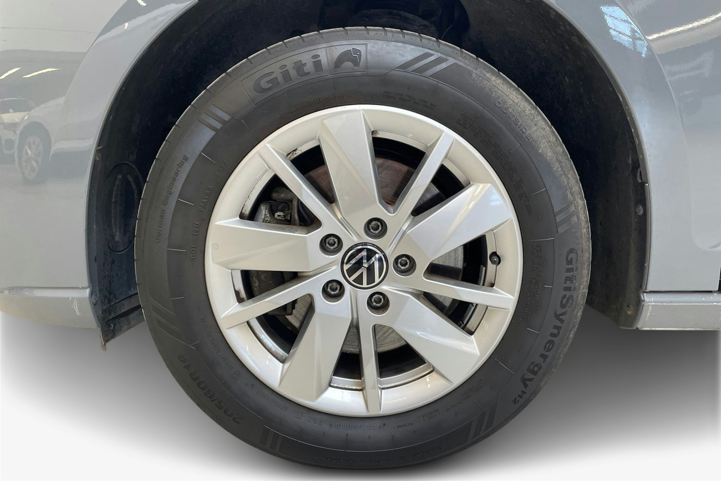harmaa Volkswagen Caddy Maxi 2024 kuva 11.