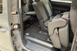 harmaa Volkswagen Caddy Maxi 2024 kuva 17.
