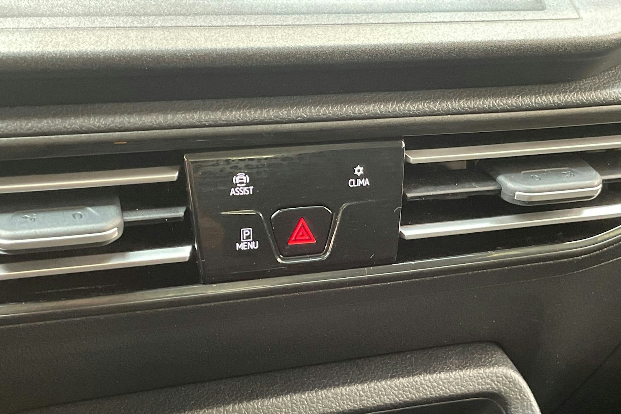 harmaa Volkswagen Caddy Maxi 2024 kuva 33.