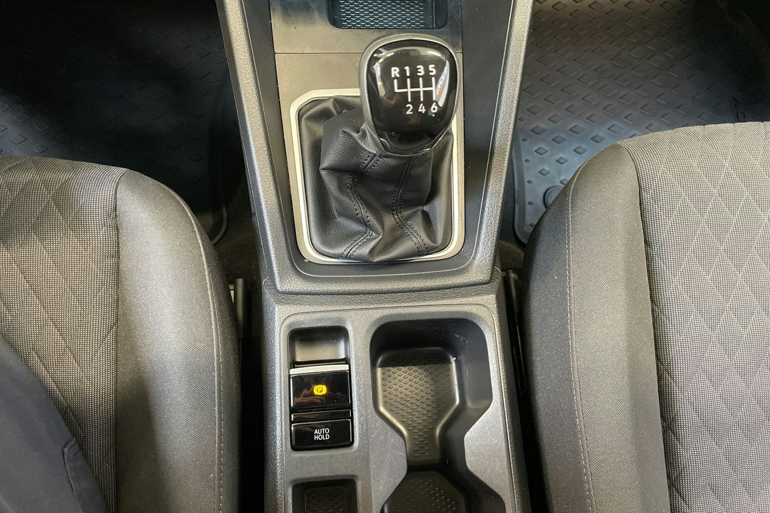 harmaa Volkswagen Caddy Maxi 2024 kuva 35.