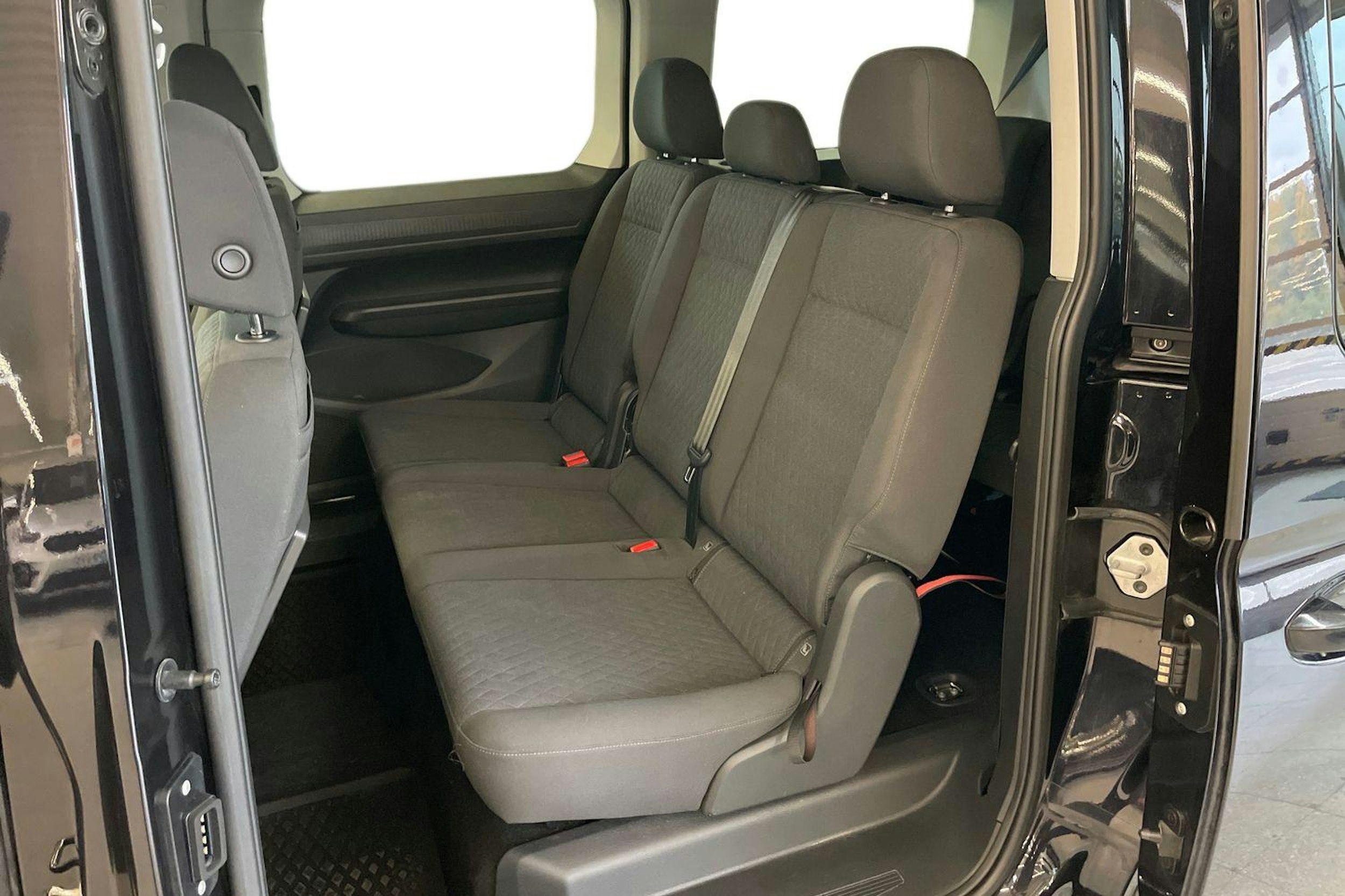 met. musta Volkswagen Caddy Maxi 2024 kuva 10.